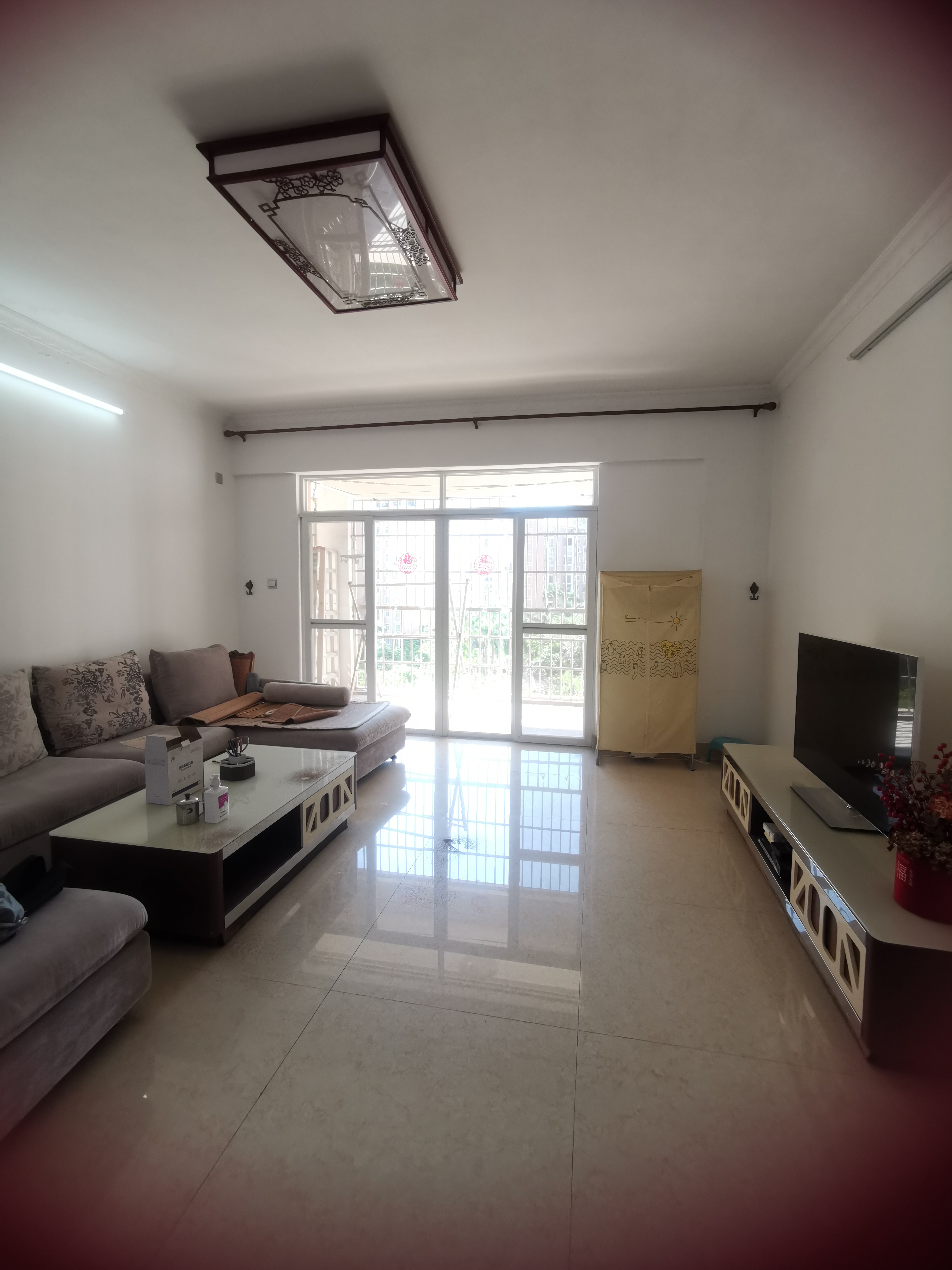 帝和华庭 3室2厅2卫 155.0万 帝和华庭 3室2厅2卫 155.0万客厅