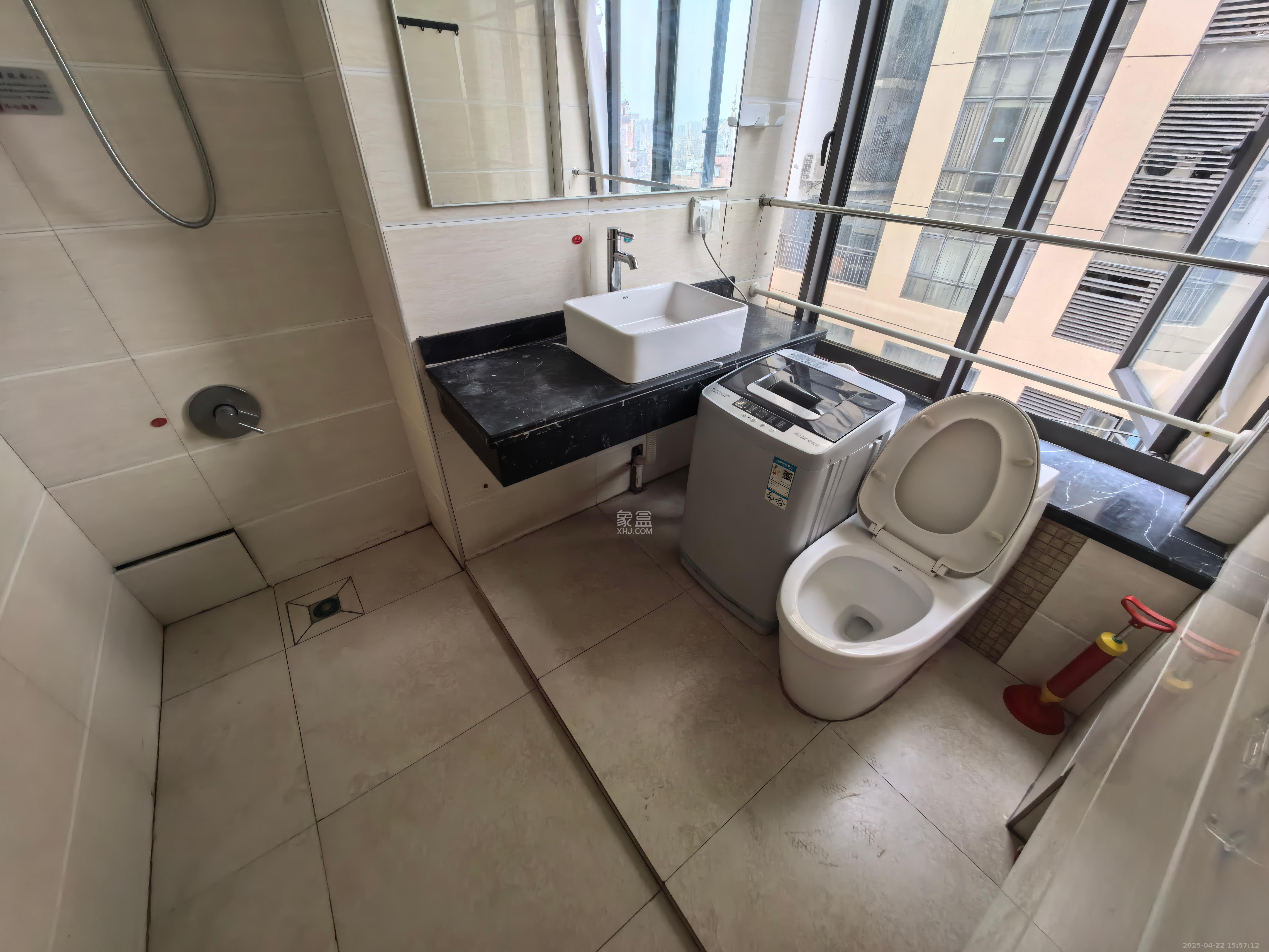 摩天一号  1室1厅1卫    2000.0元/月 摩天一号  1室1厅1卫    2000.0元/月室内图1