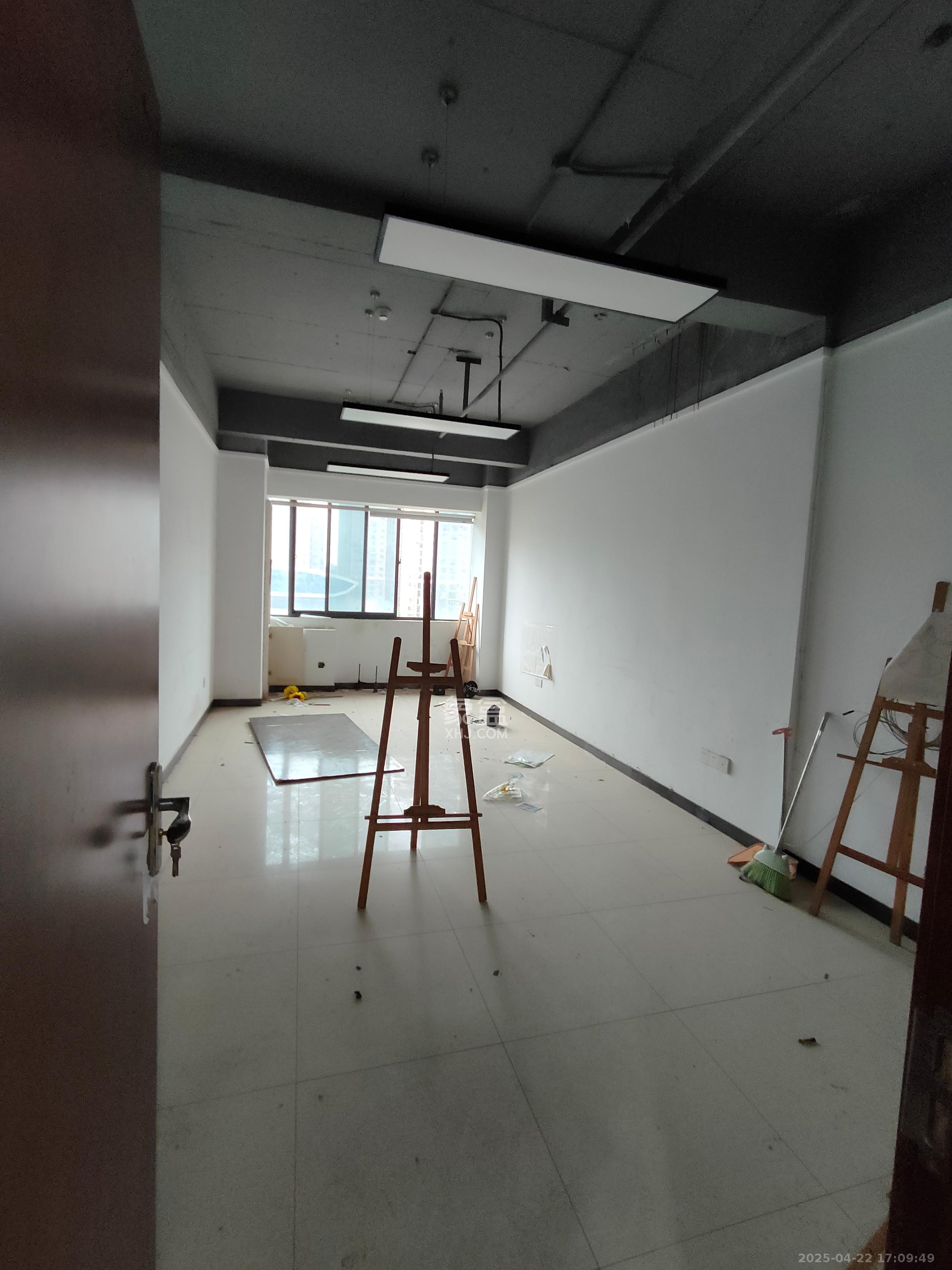 佐佑大厦  5室2厅2卫    7500.0元/月 佐佑大厦  5室2厅2卫    7500.0元/月室内图