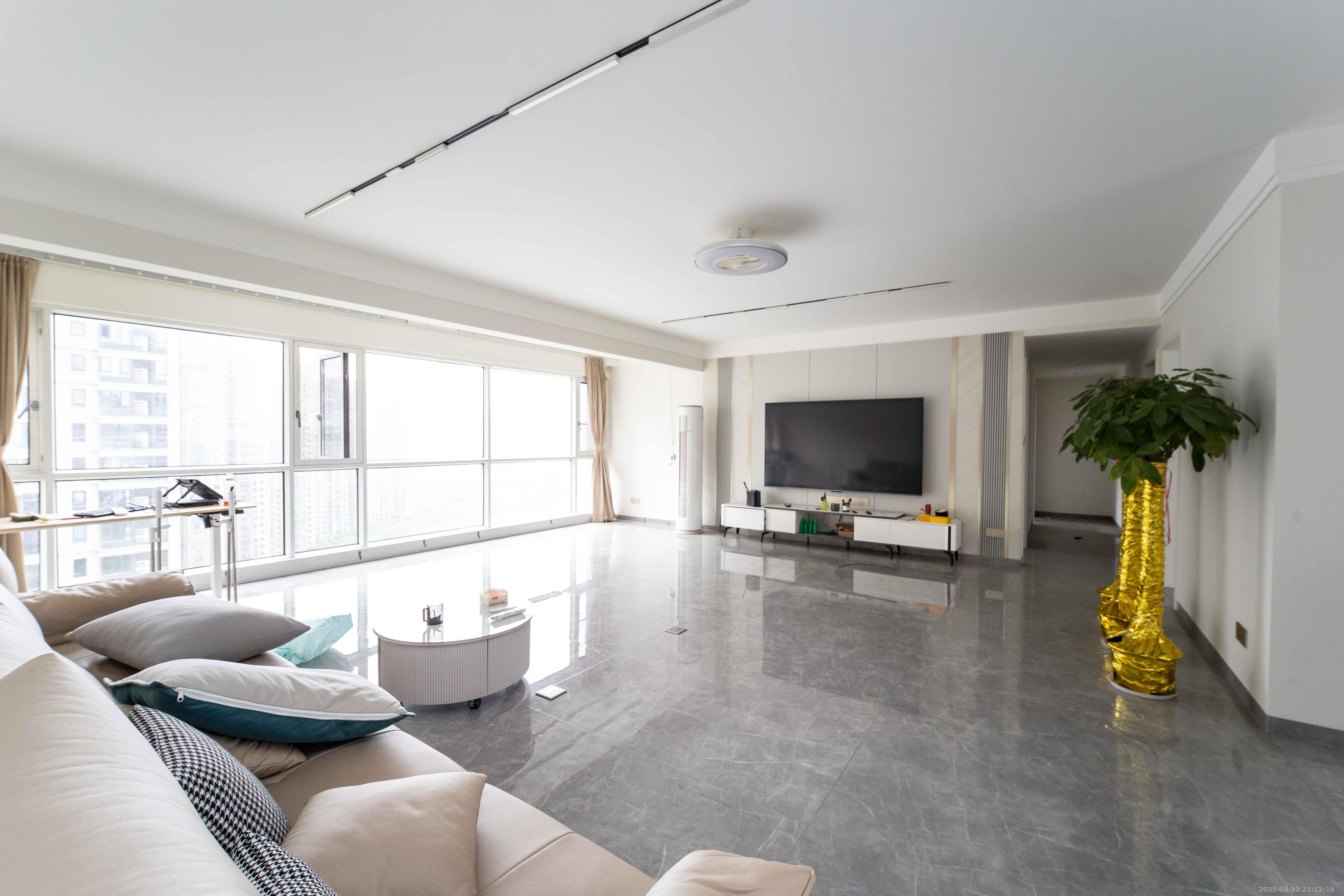 德奥悦东方 4室2厅3卫 249.00万 德奥悦东方 4室2厅3卫 249.00万客厅