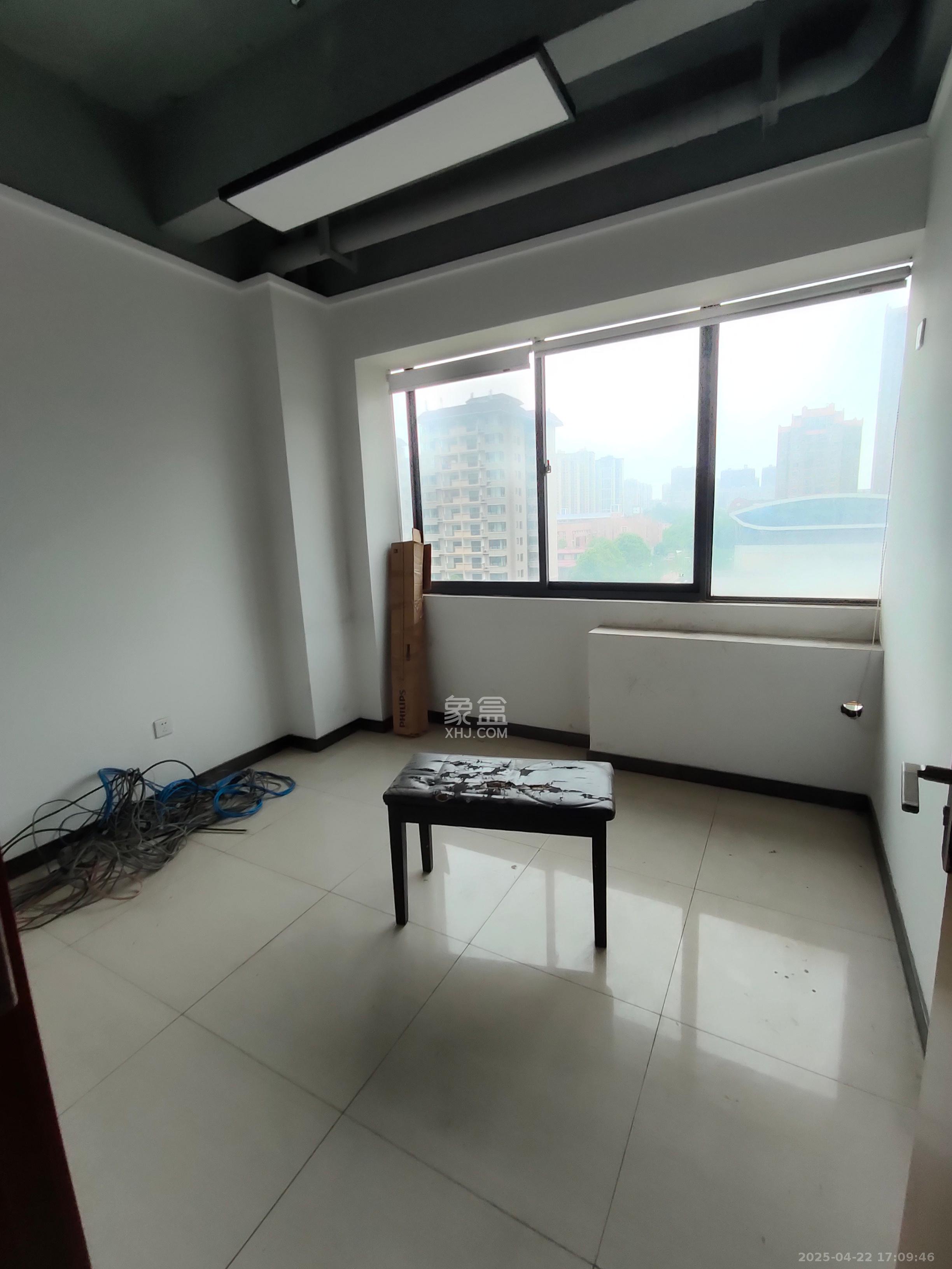 佐佑大厦  5室2厅2卫    7500.0元/月 佐佑大厦  5室2厅2卫    7500.0元/月室内图