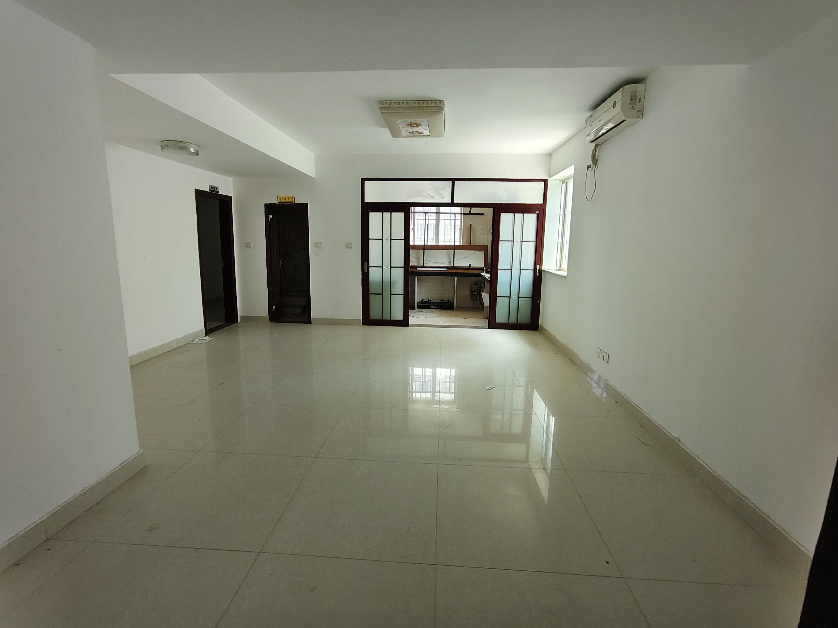 诚田大厦 1室1厅1卫 6600.0元/月 诚田大厦 1室1厅1卫 6600.0元/月室内图