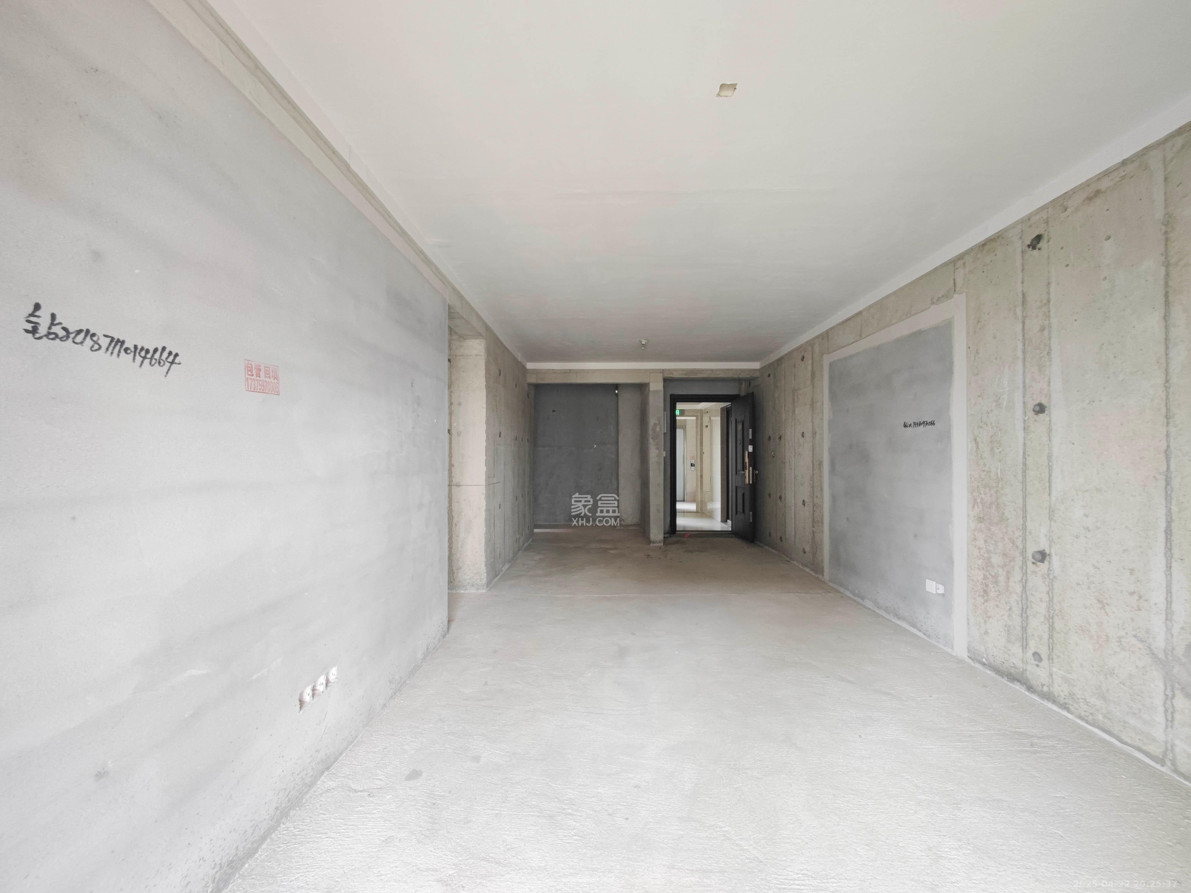 远洋红星天铂一期  1室0厅0卫    88.88万 远洋红星天铂一期  1室0厅0卫    88.88万客厅