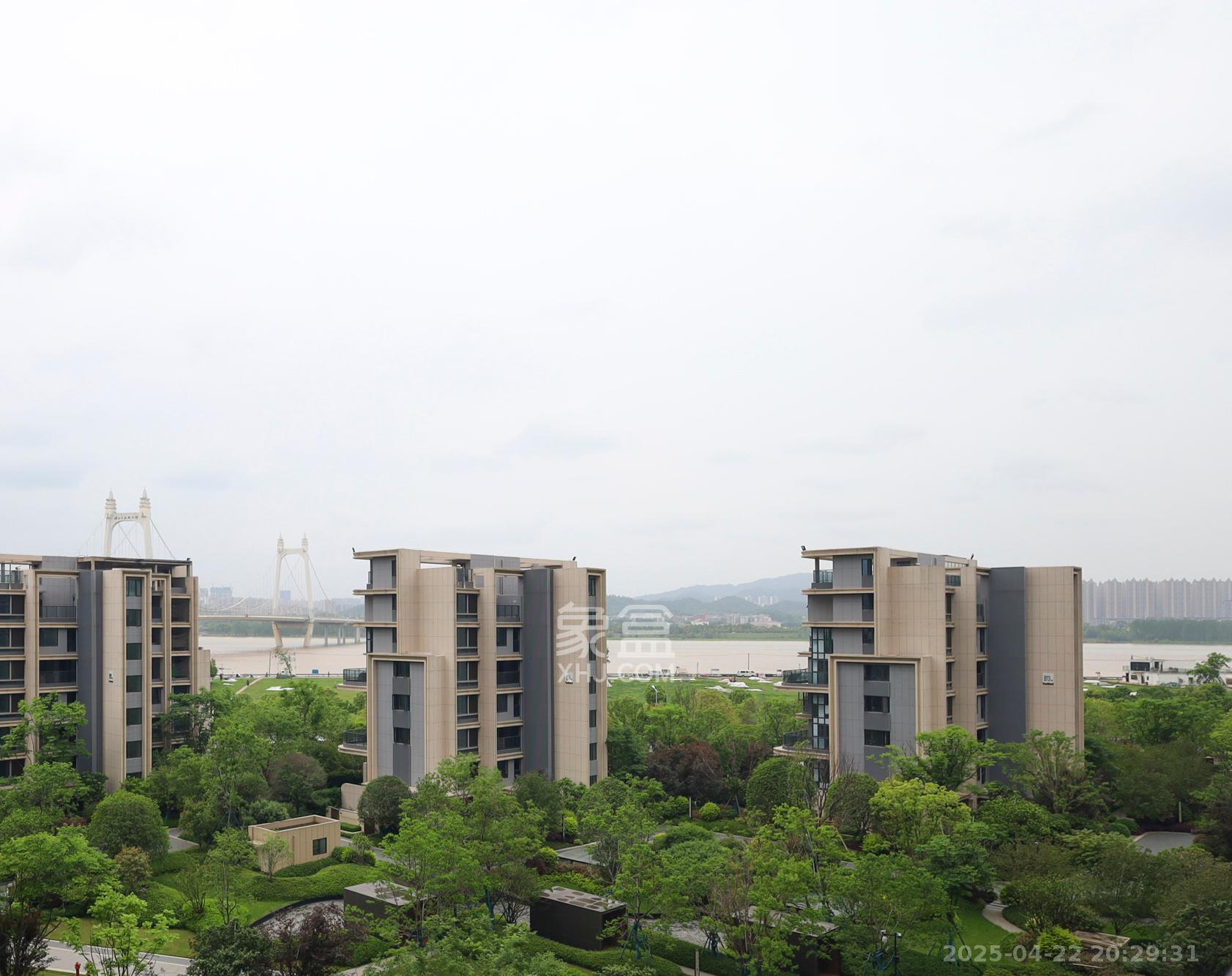中欣楚天御府  5室2厅3卫   325.00万其他