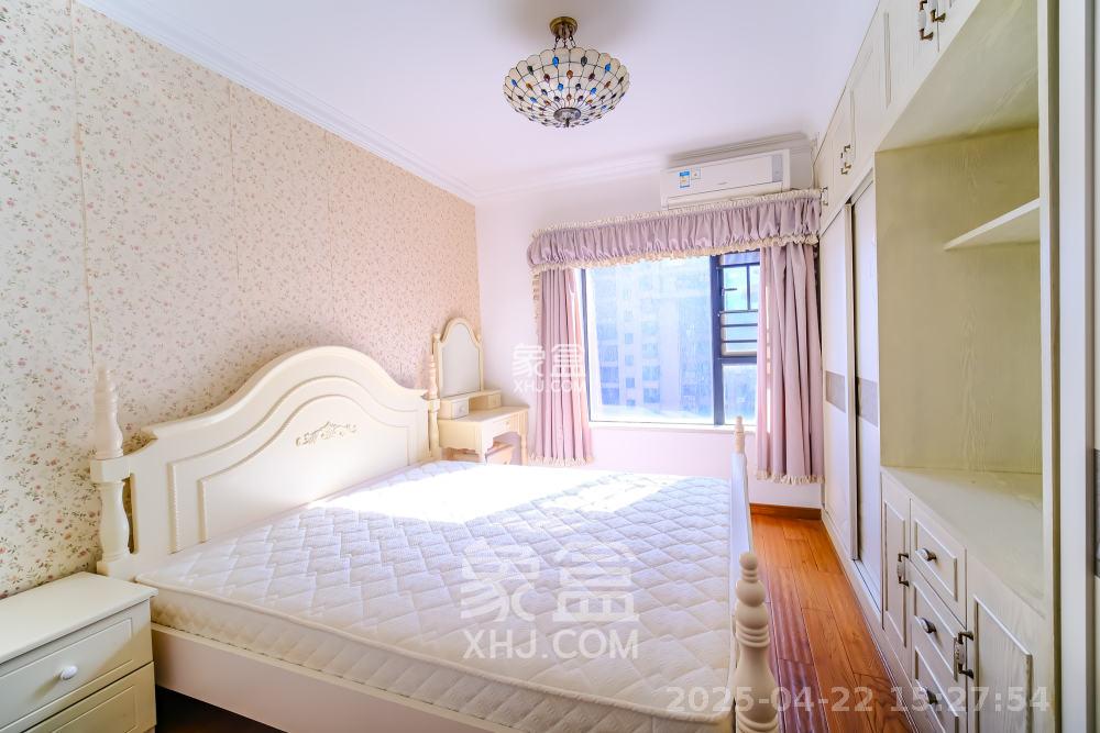 三一街区  3室2厅2卫   2200.00元/月室内图