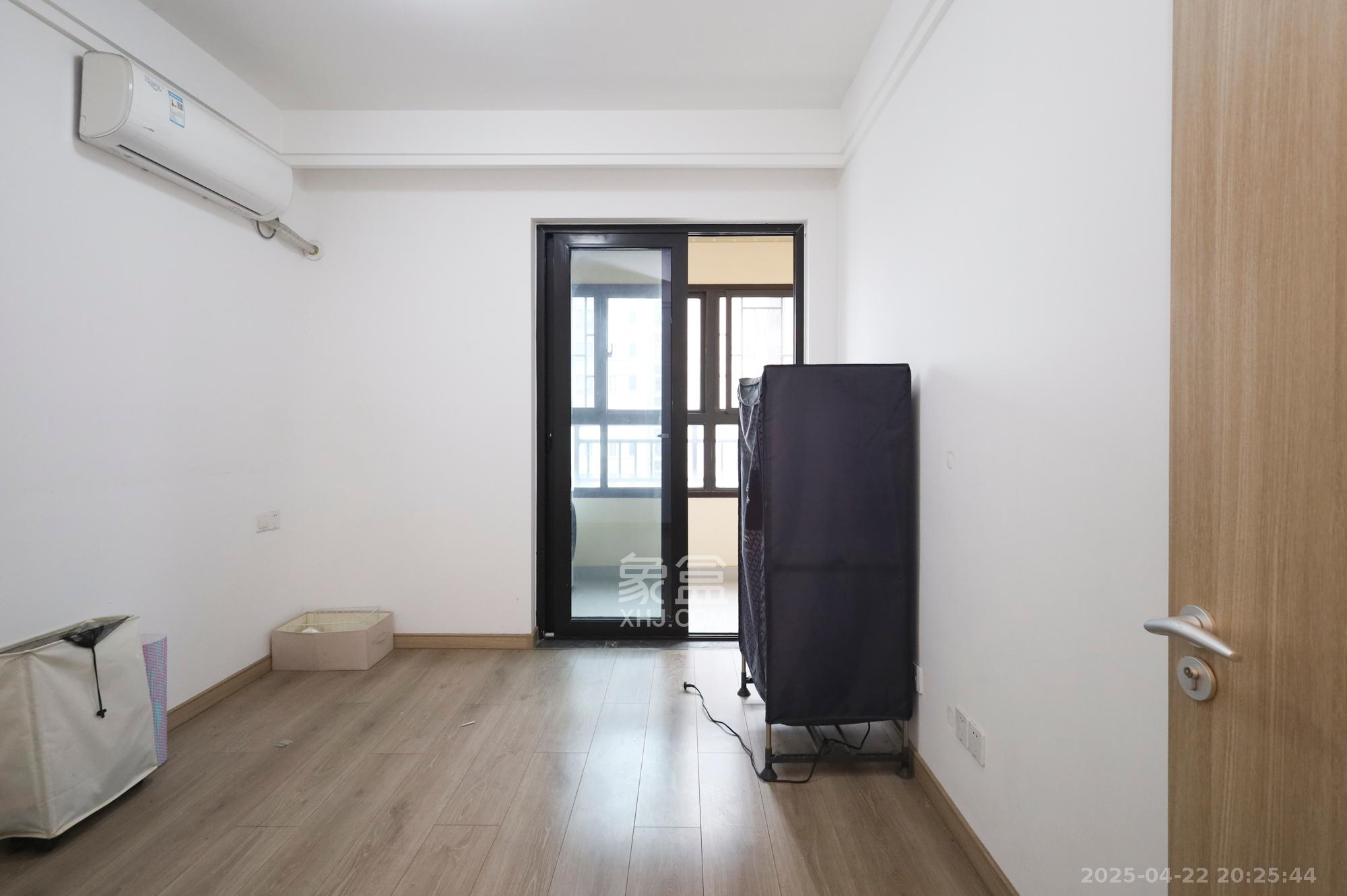 新城和樾(新城和樾公馆) 3室2厅2卫 78.0万 新城和樾(新城和樾公馆) 3室2厅2卫 78.0万卧室