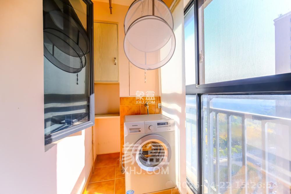 三一街区  3室2厅2卫   2200.00元/月室内图