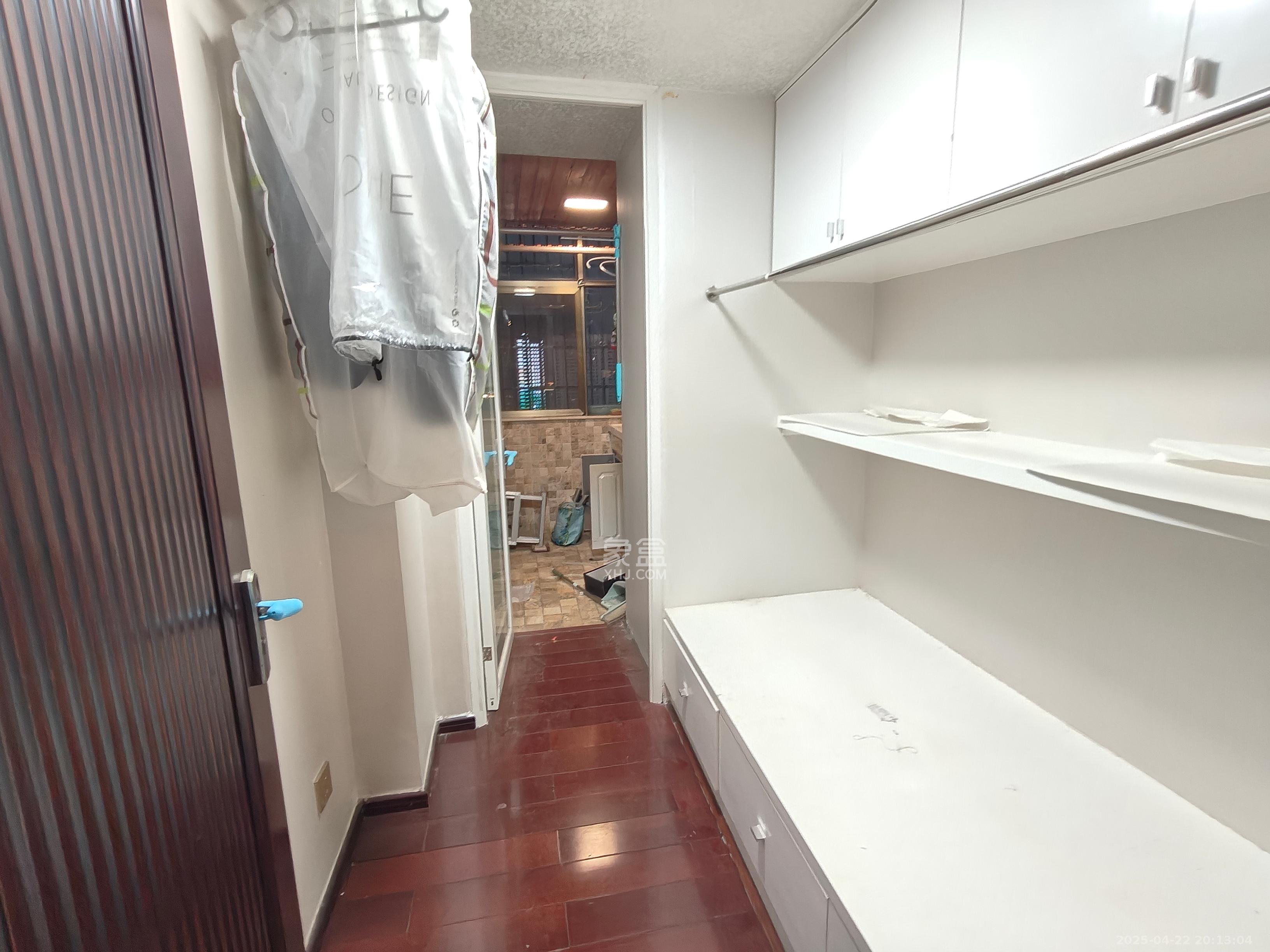 王府井公寓(福源公寓)  5室2厅1卫    8000.0元/月 王府井公寓(福源公寓)  5室2厅1卫    8000.0元/月室内图