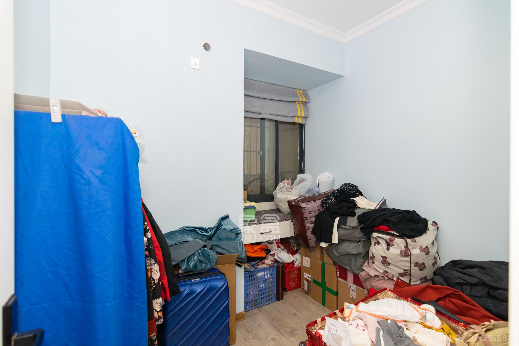 澳海月亮湾  3室2厅1卫    65.0万卧室