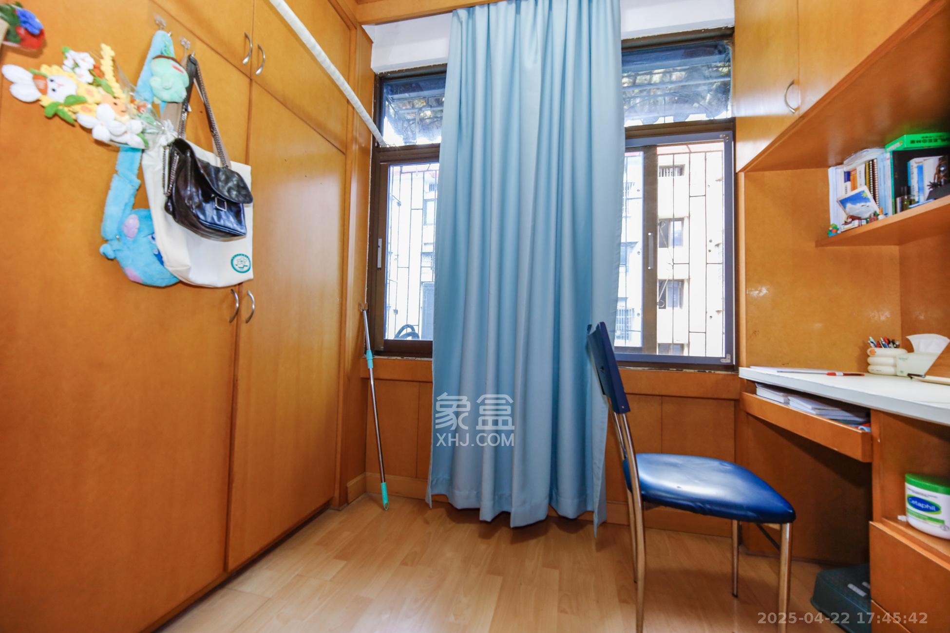 路桥宿舍  2室2厅1卫   52.00万阳台