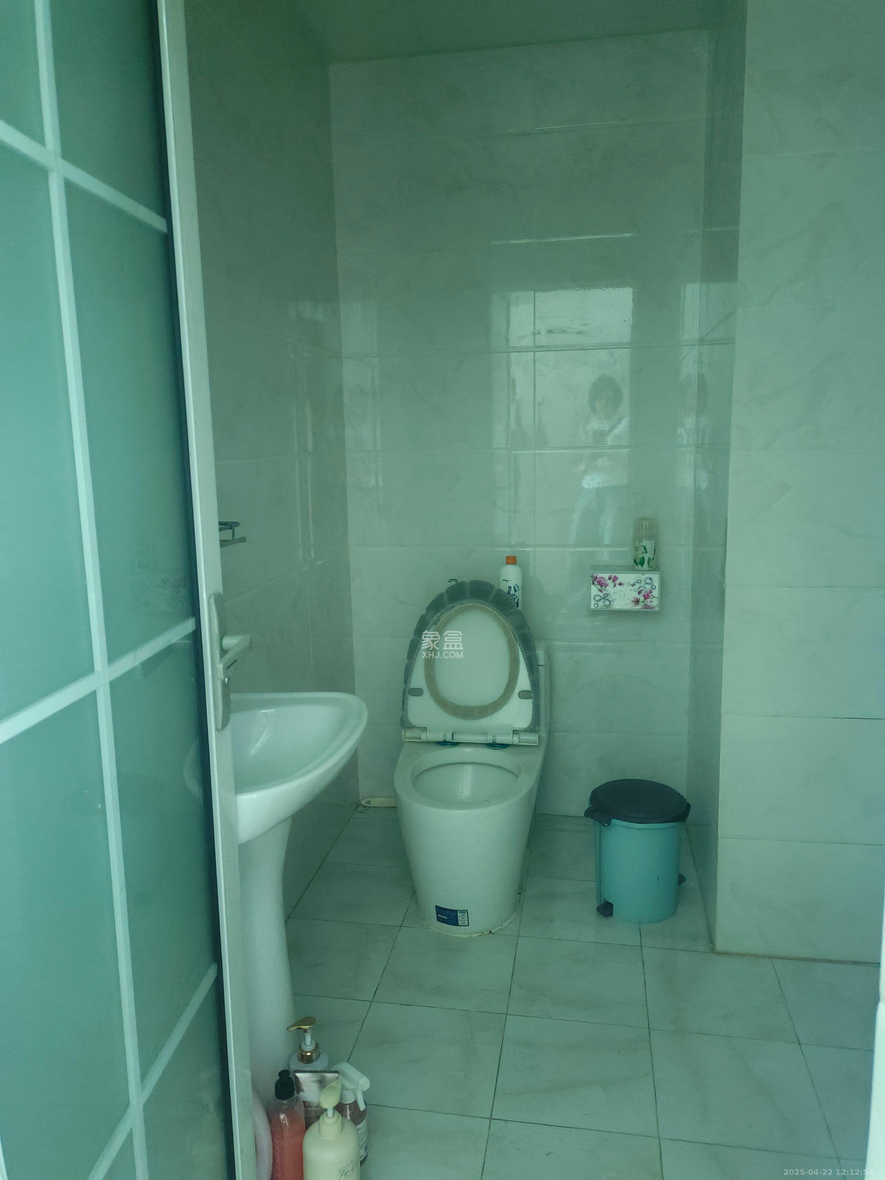 红星商务楼（红星蔬菜批发大市场）   58.65㎡      1200.0元/月室内图