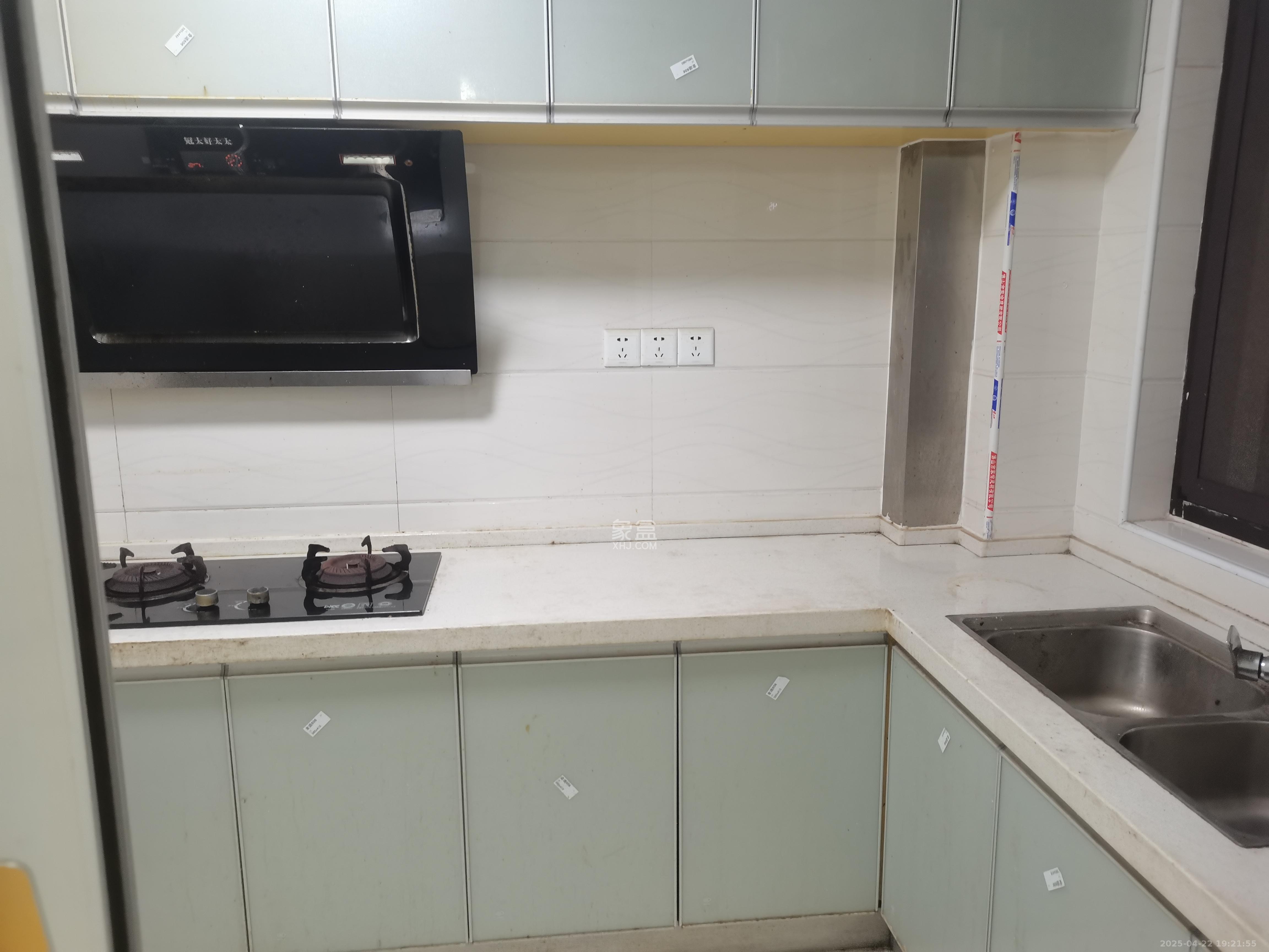 中信凯旋蓝岸(中信新城三期)  3室2厅1卫    2300.0元/月 中信凯旋蓝岸(中信新城三期)  3室2厅1卫    2300.0元/月室内图