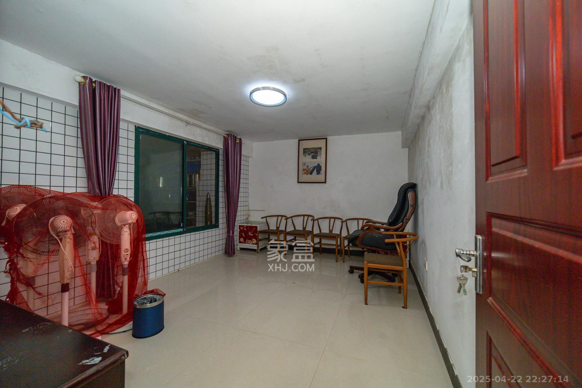 美林水郡  1室2厅1卫    228.0万 美林水郡  1室2厅1卫    228.0万卧室