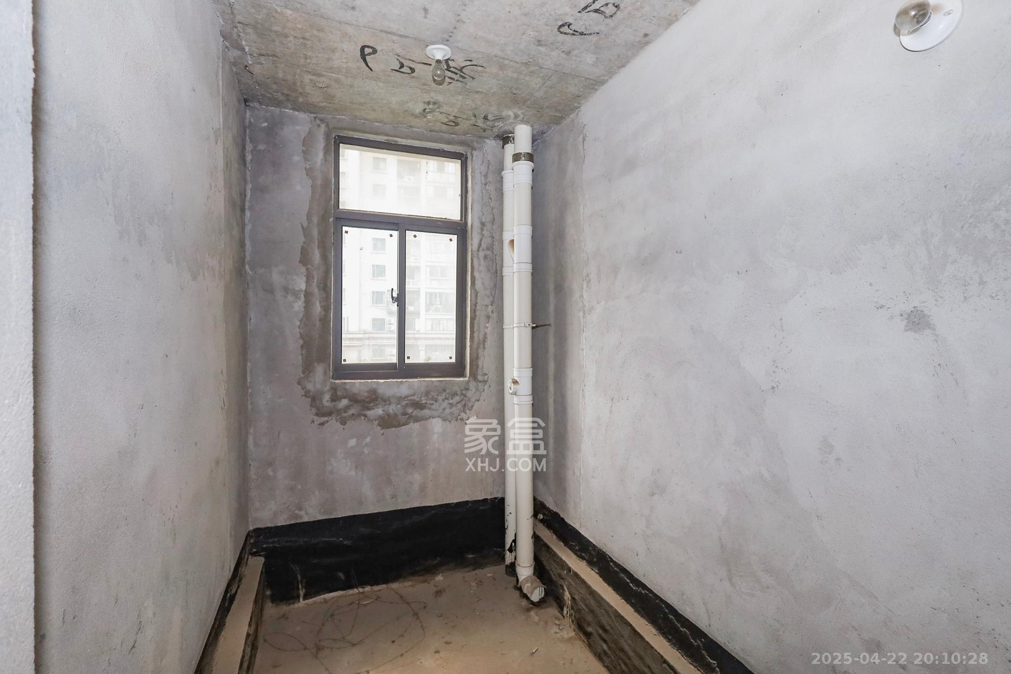 阳光丽城一期 4室2厅2卫 165.0万 阳光丽城一期 4室2厅2卫 165.0万卫生间