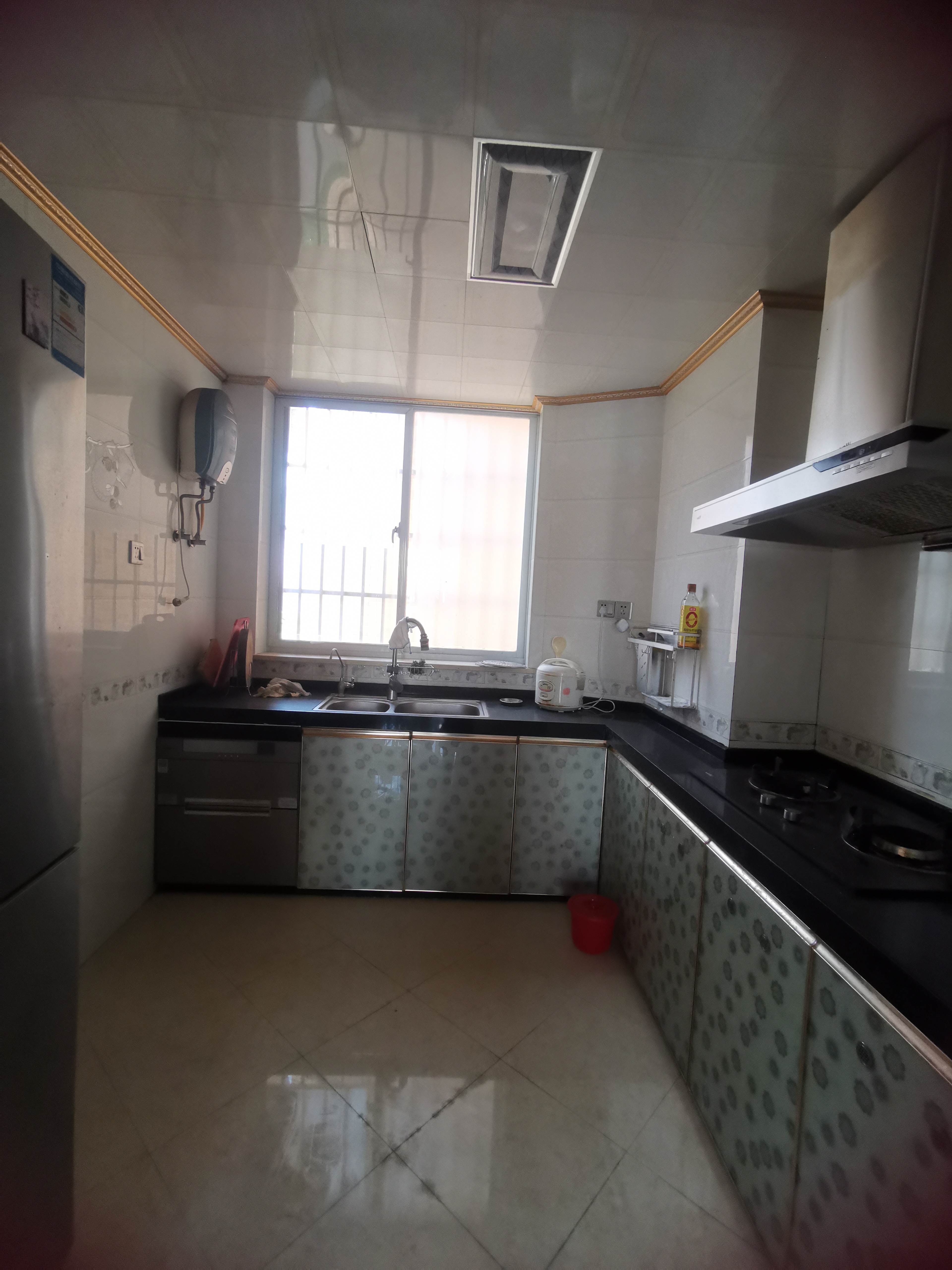 帝和华庭 3室2厅2卫 155.0万 帝和华庭 3室2厅2卫 155.0万客厅