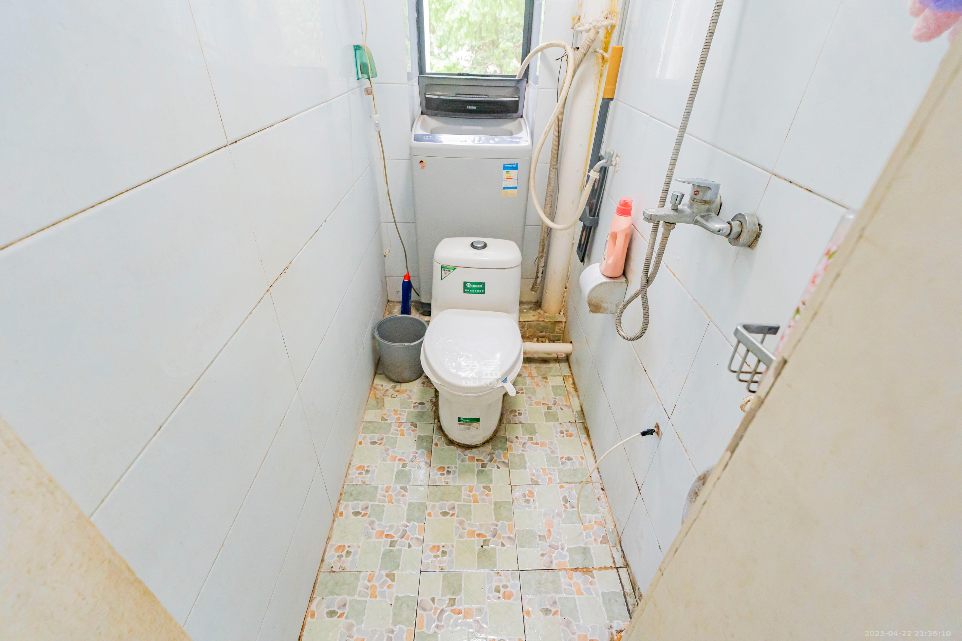 长沙市七中教师宿舍  3室1厅1卫   38.80万卫生间