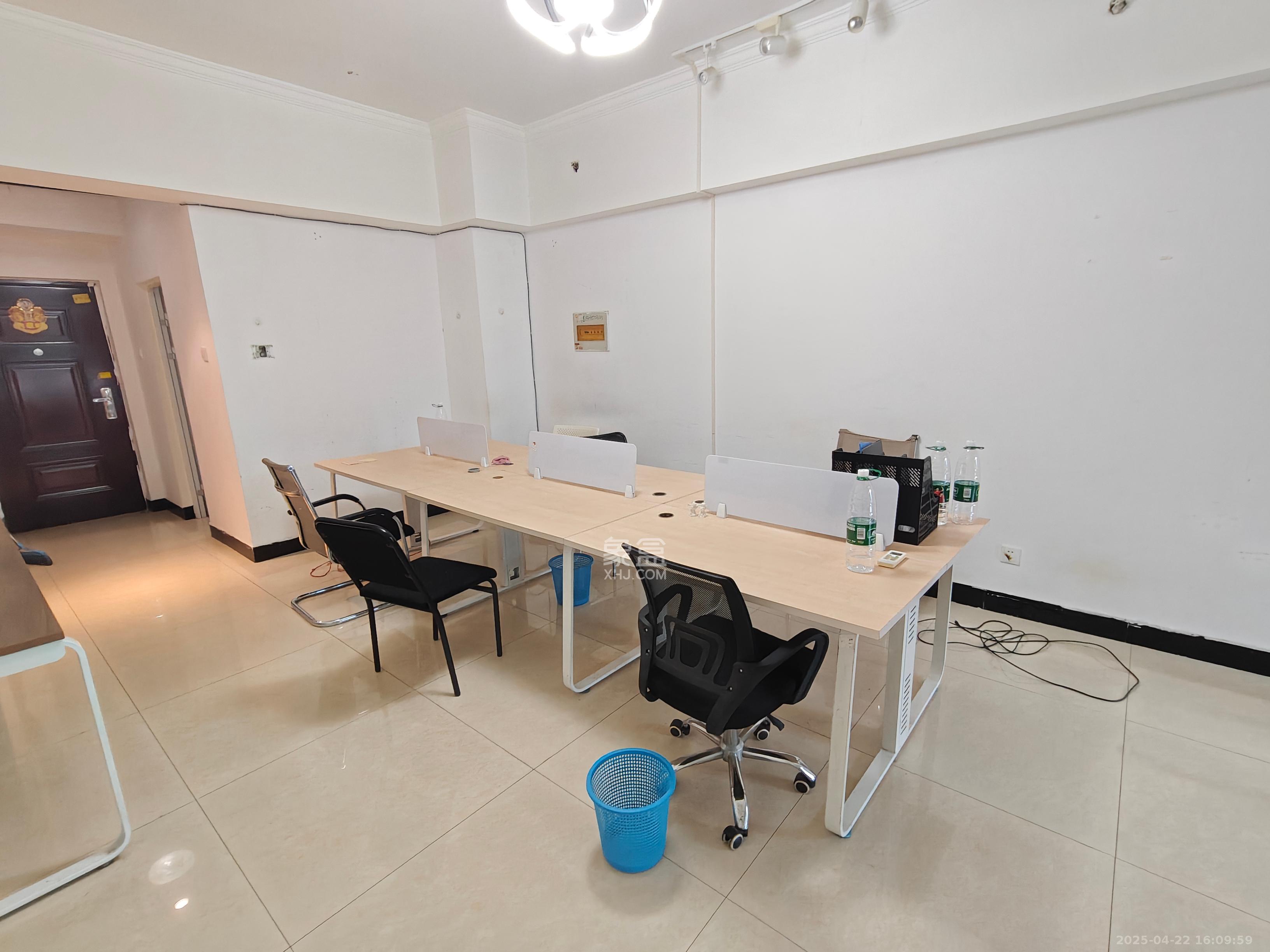 奥克斯广场  1室1厅1卫   1800.00元/月室内图