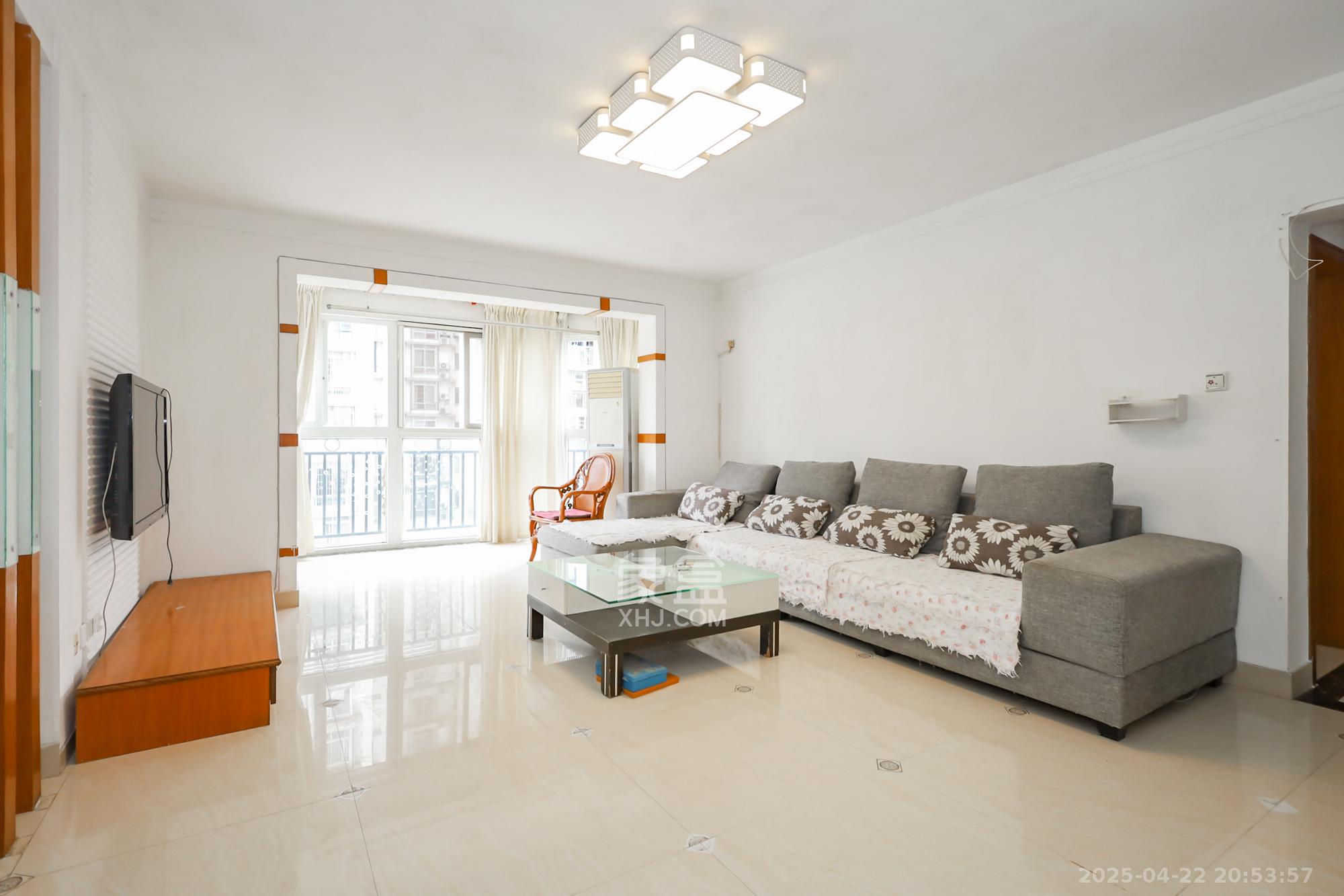 湘许嘉园 3室2厅2卫 95.0万 湘许嘉园 3室2厅2卫 95.0万客厅