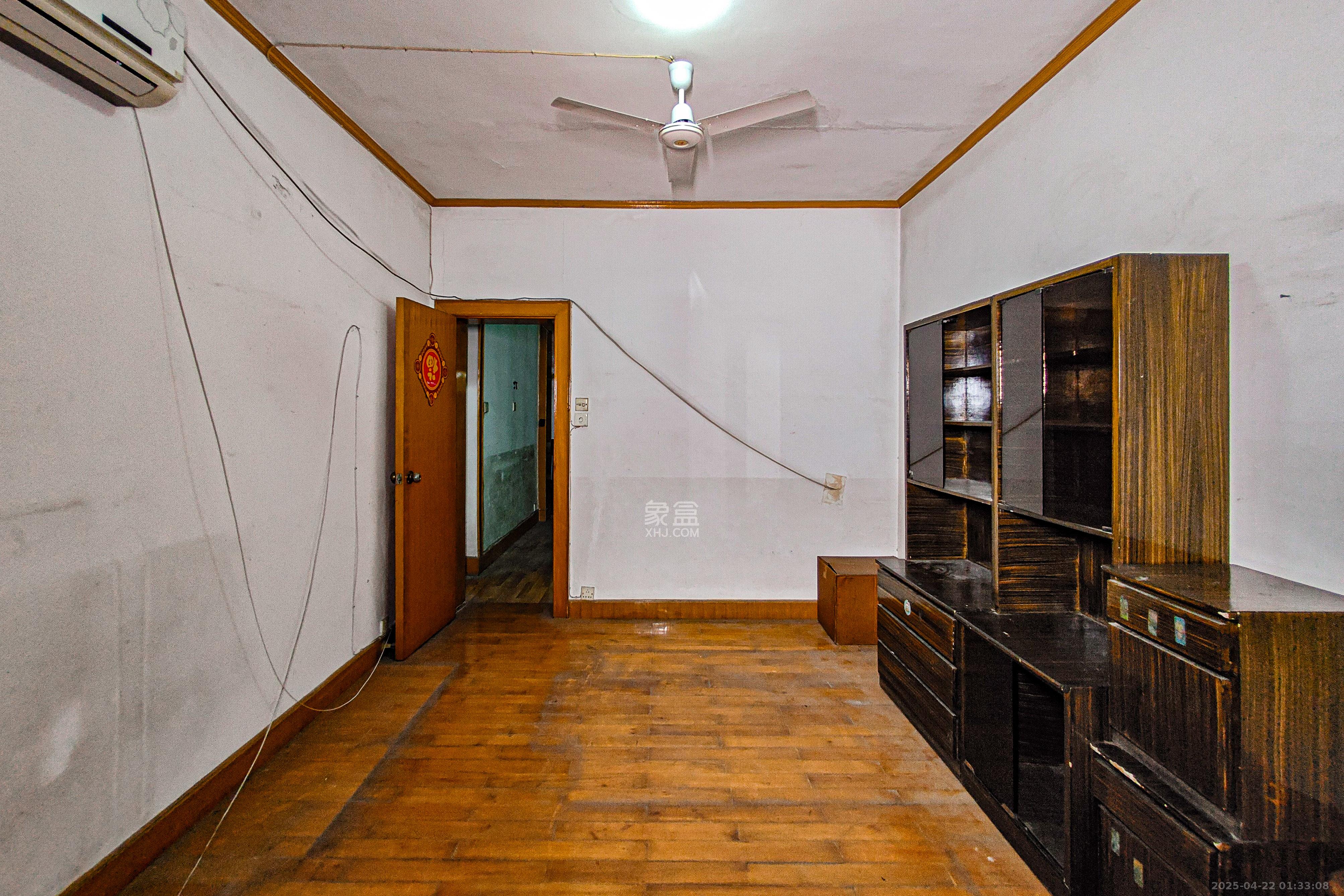 红旗区一片  3室2厅1卫    56.8万 红旗区一片  3室2厅1卫    56.8万卧室