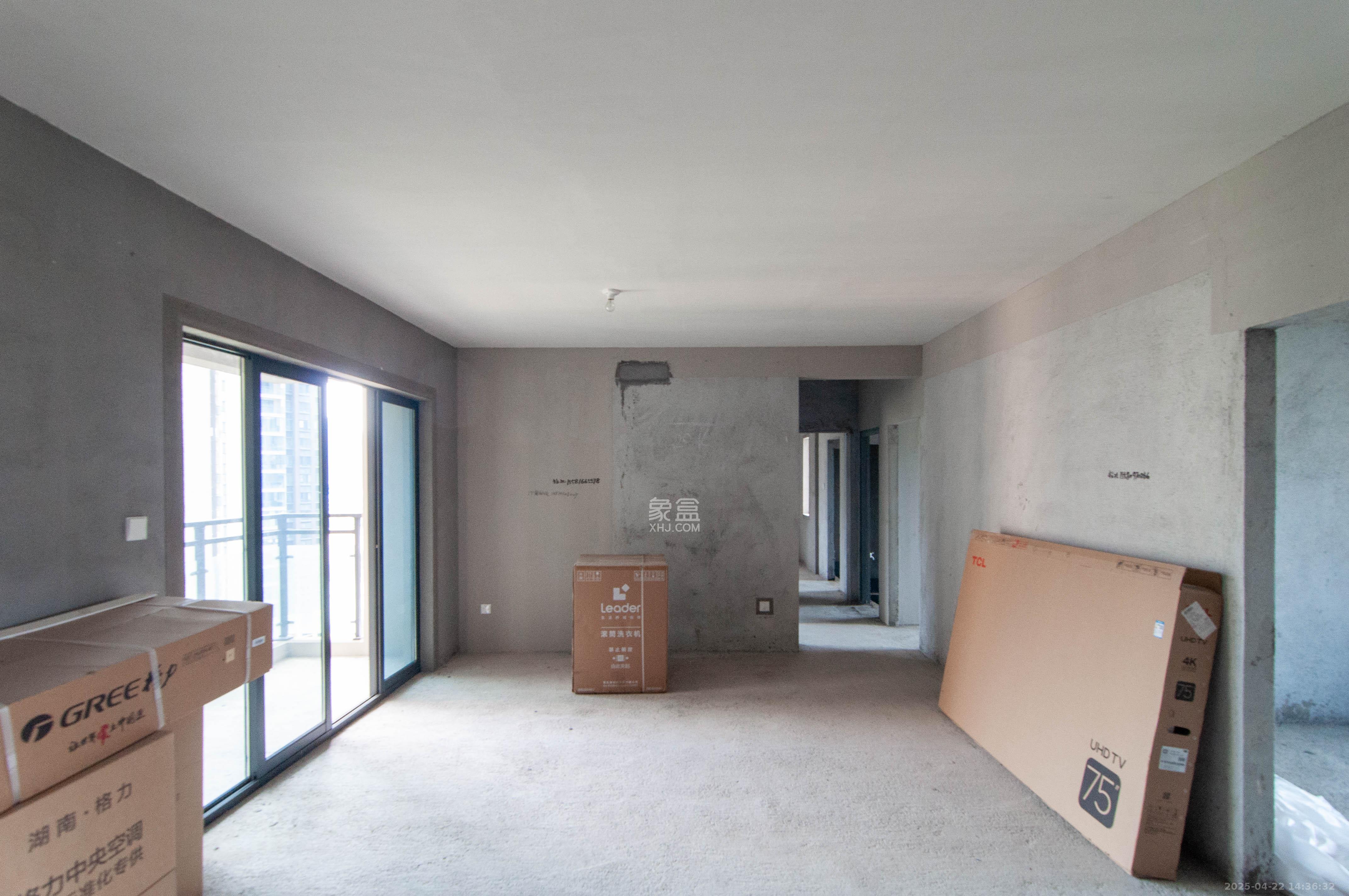 振业城四期 4室2厅2卫 156.0万 振业城四期 4室2厅2卫 156.0万客厅