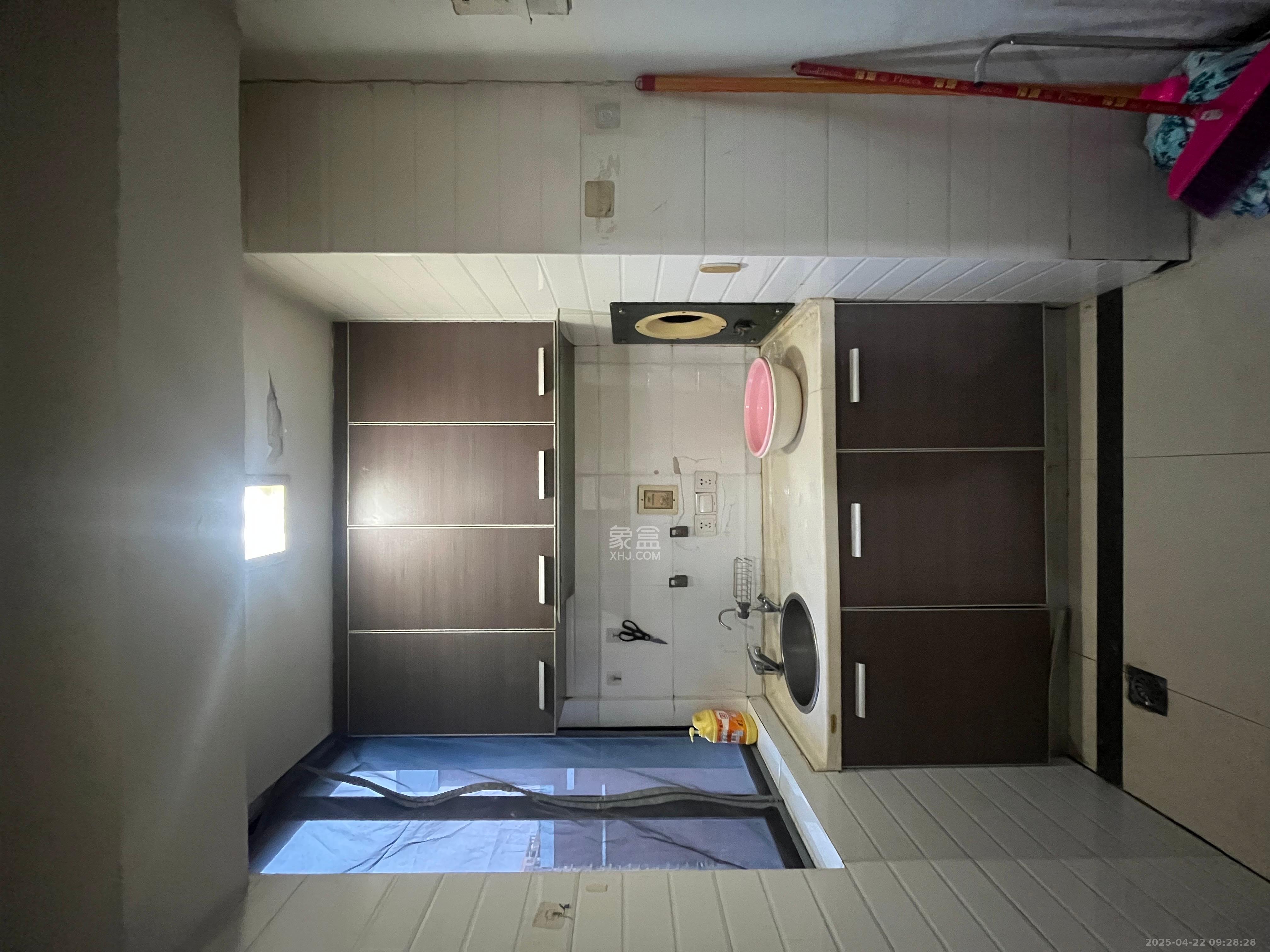 标志商务中心  1室1厅1卫   1100.00元/月室内图