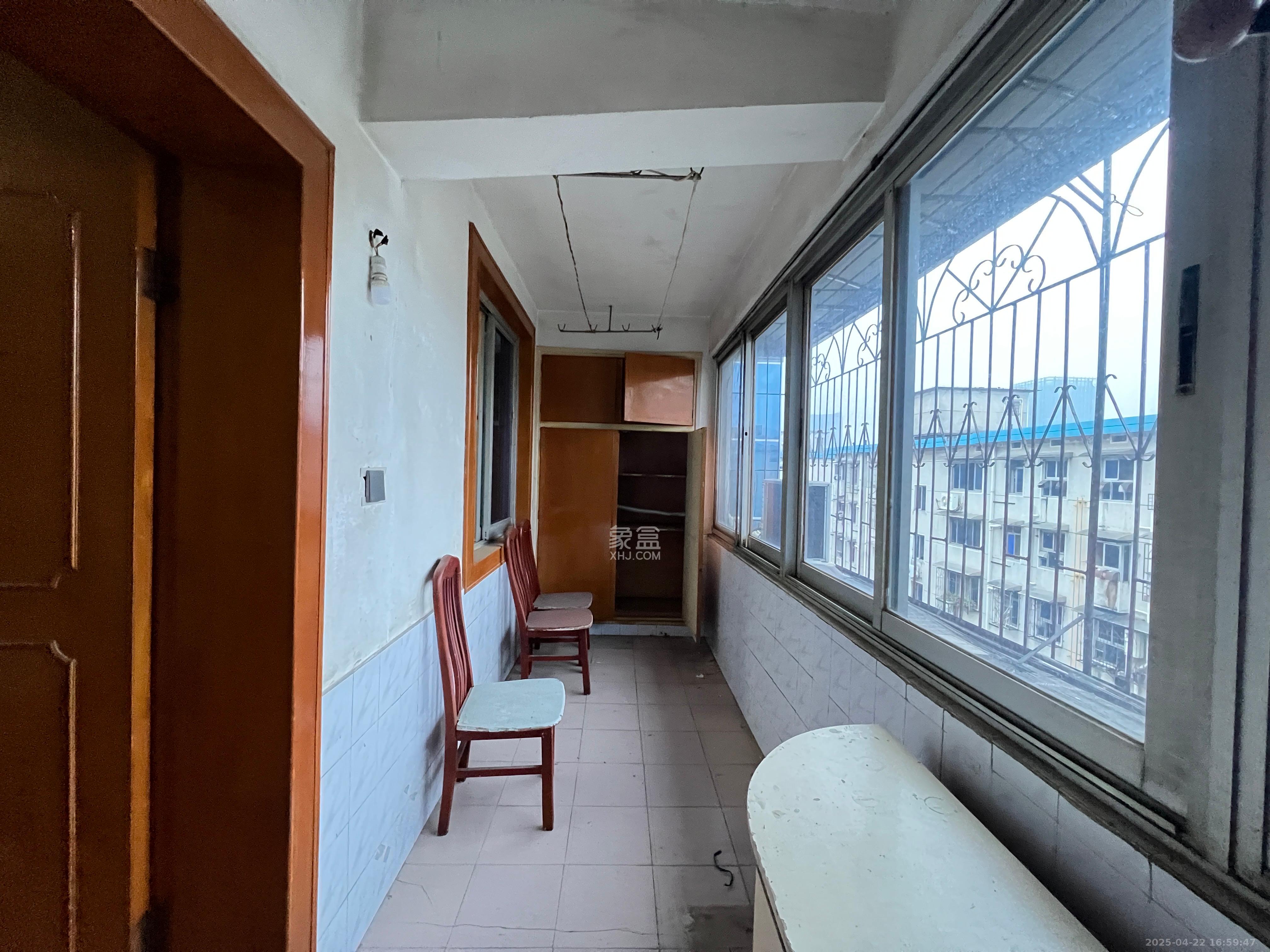 荷花园市直教师村(长沙市教育局直属教师二村) 3室2厅1卫 1300.0元/月 荷花园市直教师村(长沙市教育局直属教师二村) 3室2厅1卫 1300.0元/月室内图