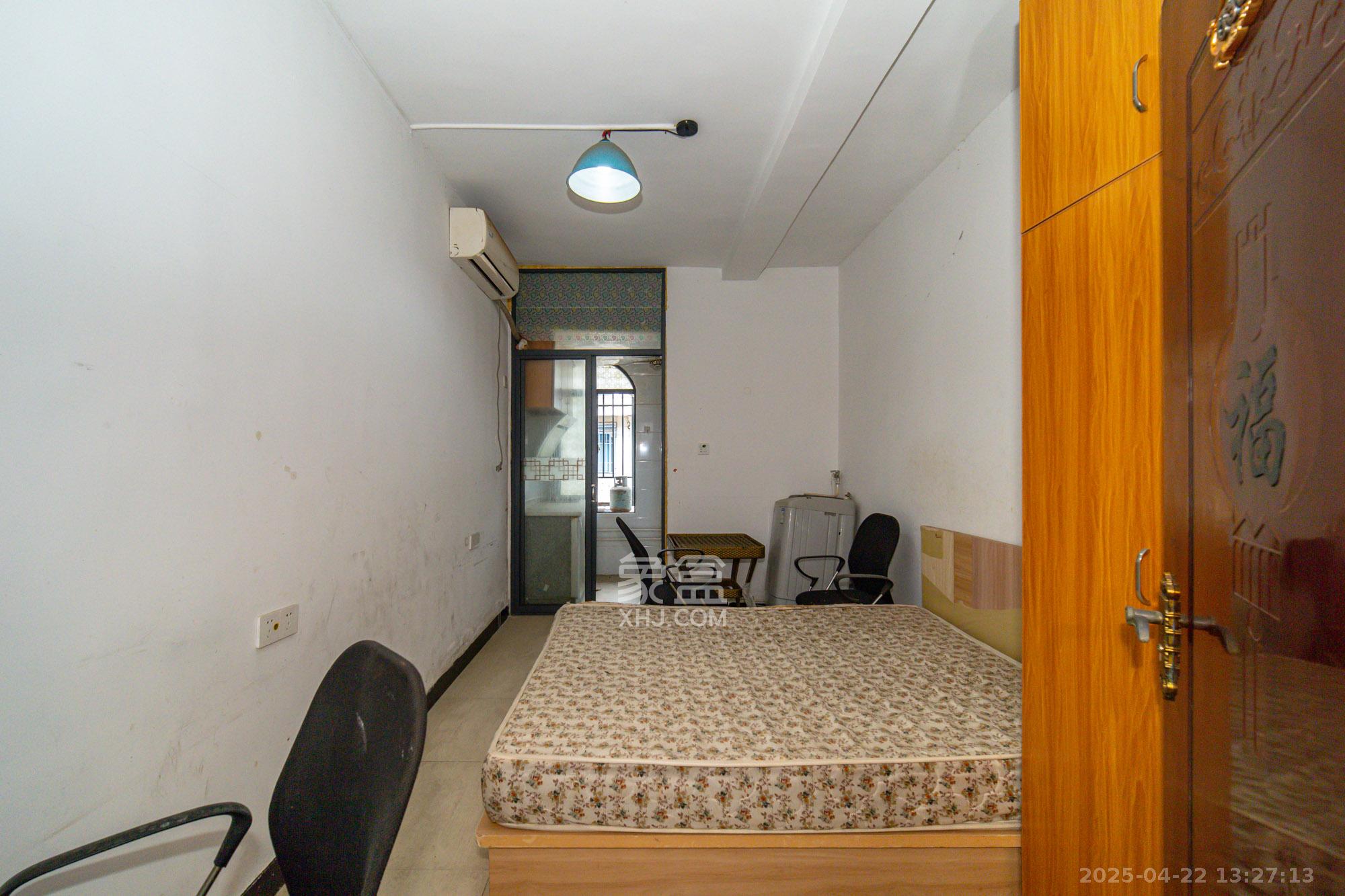 星沙二区  10室4厅4卫    328.0万 星沙二区  10室4厅4卫    328.0万卧室