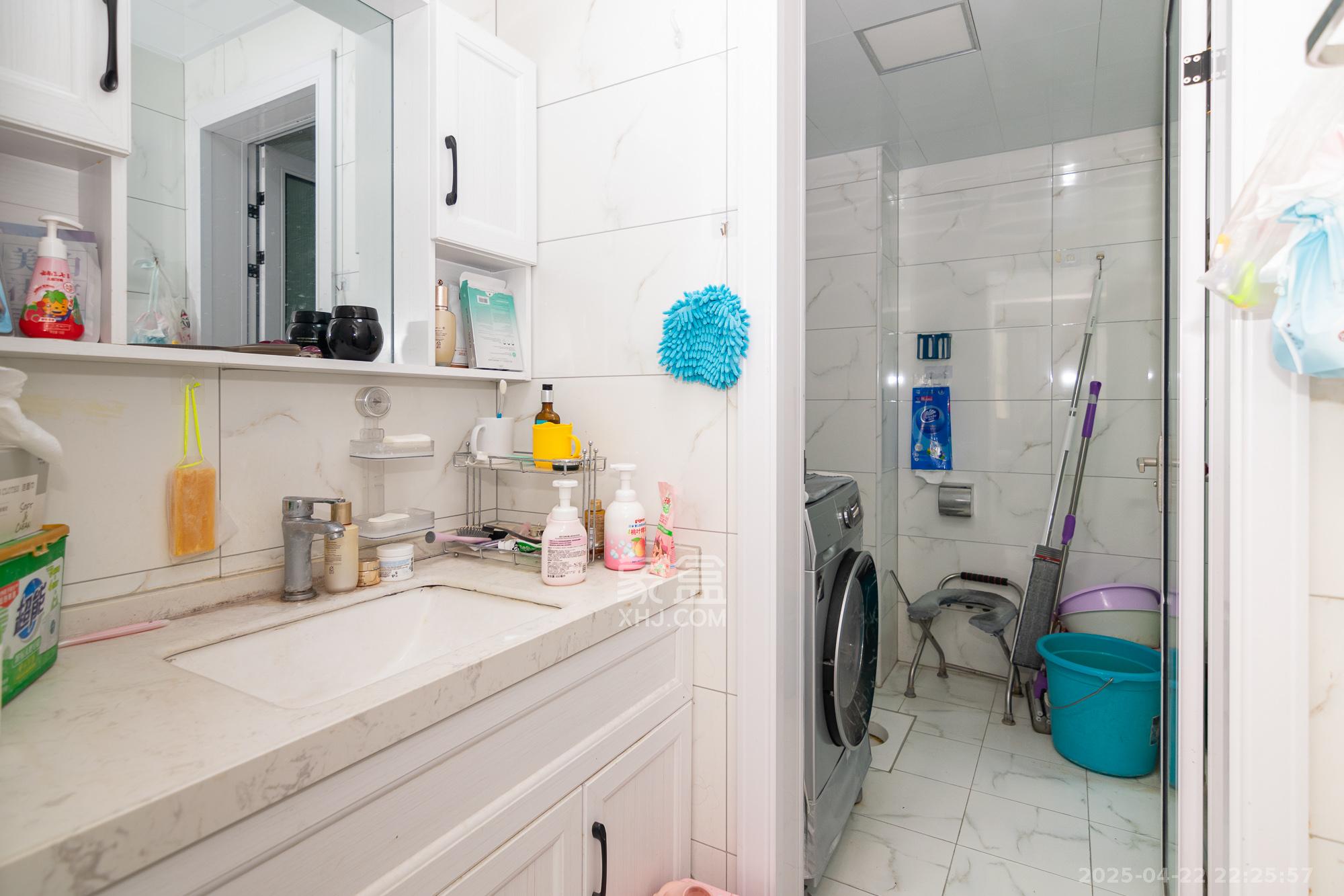 澳海月亮湾  3室2厅1卫    65.0万卫生间