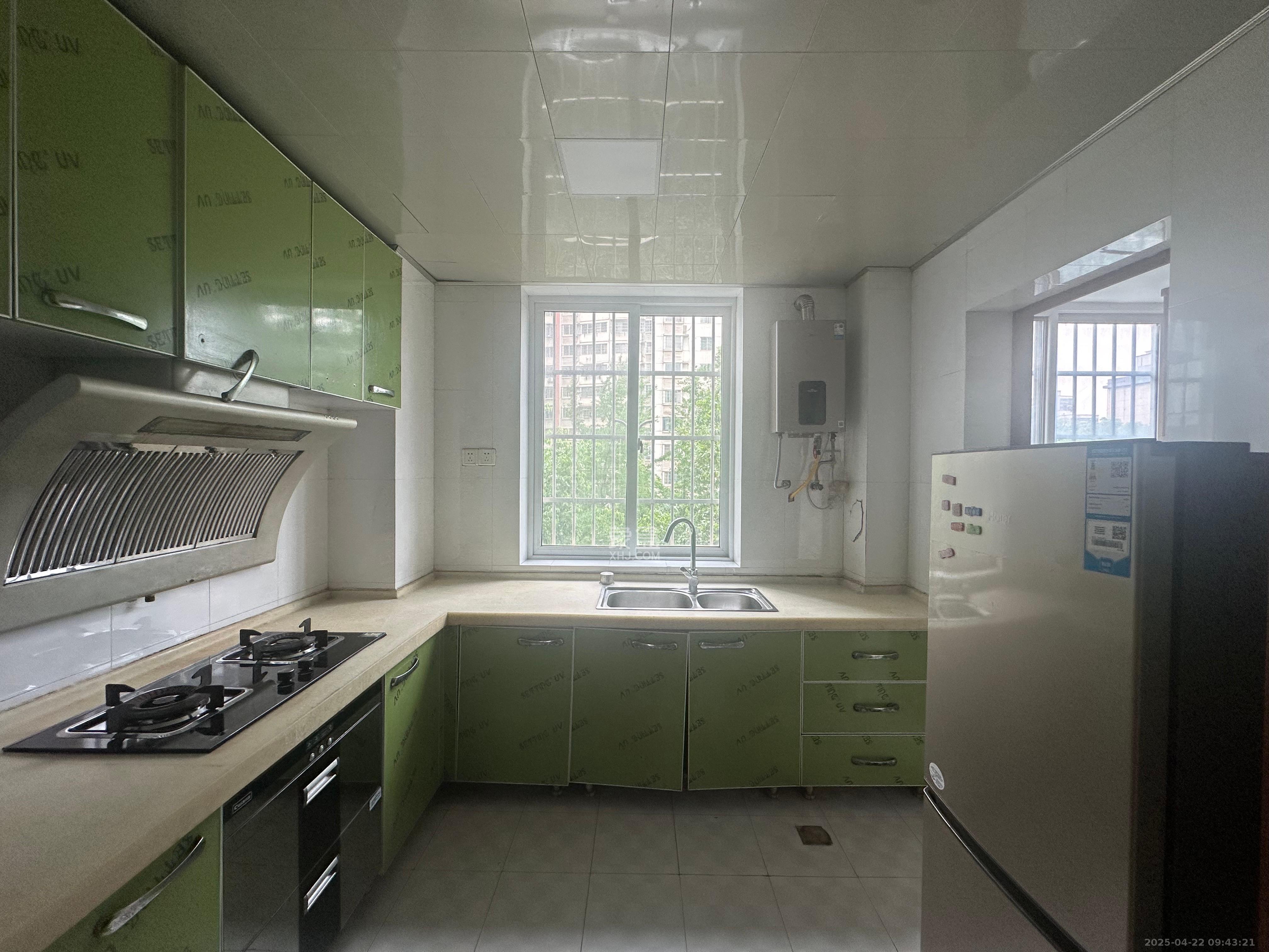 玛依拉山庄 3室2厅2卫 2500.0元/月 玛依拉山庄 3室2厅2卫 2500.0元/月室内图