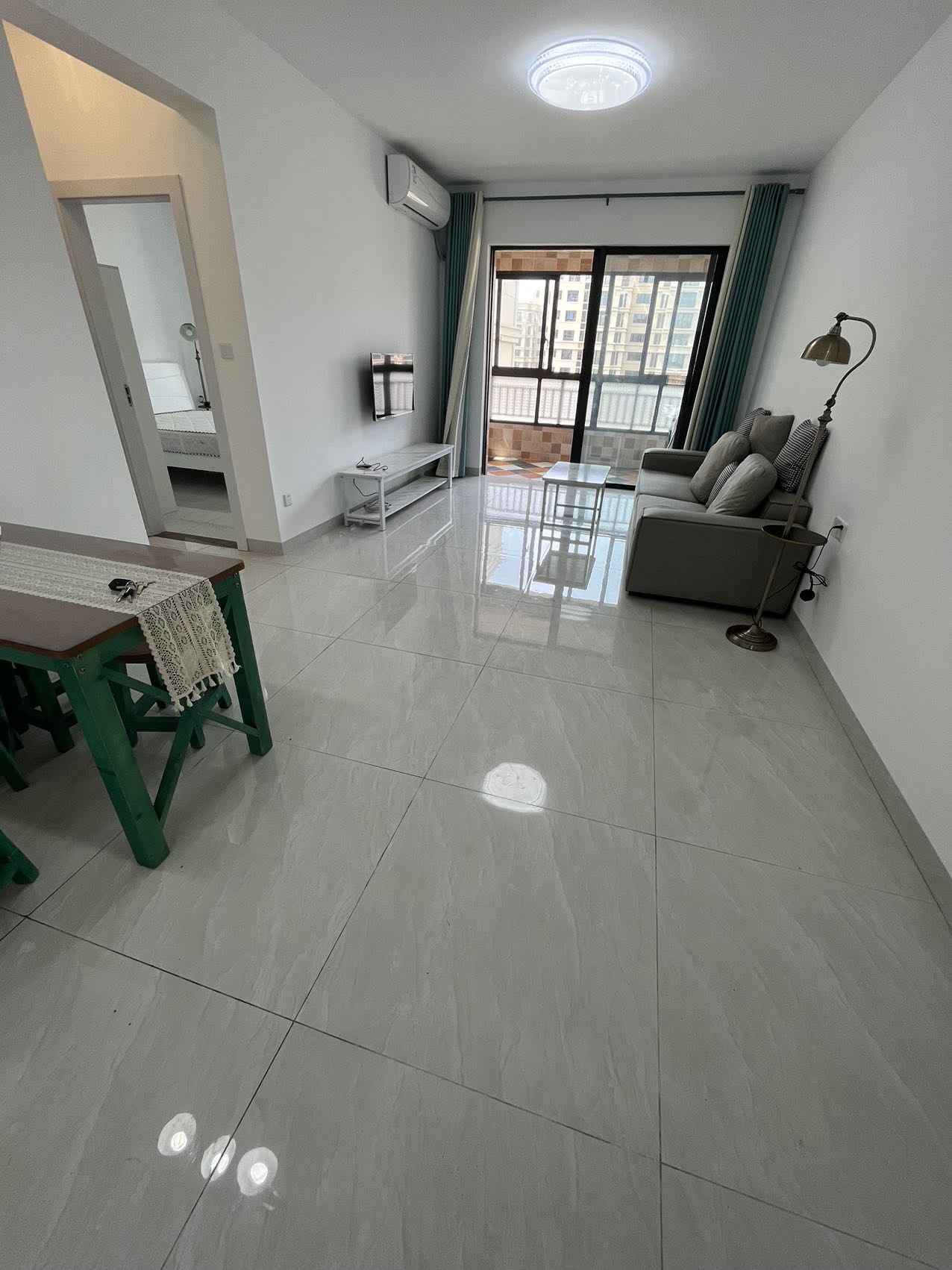 华府蓝湾 2室2厅1卫 118.0万 华府蓝湾 2室2厅1卫 118.0万客厅