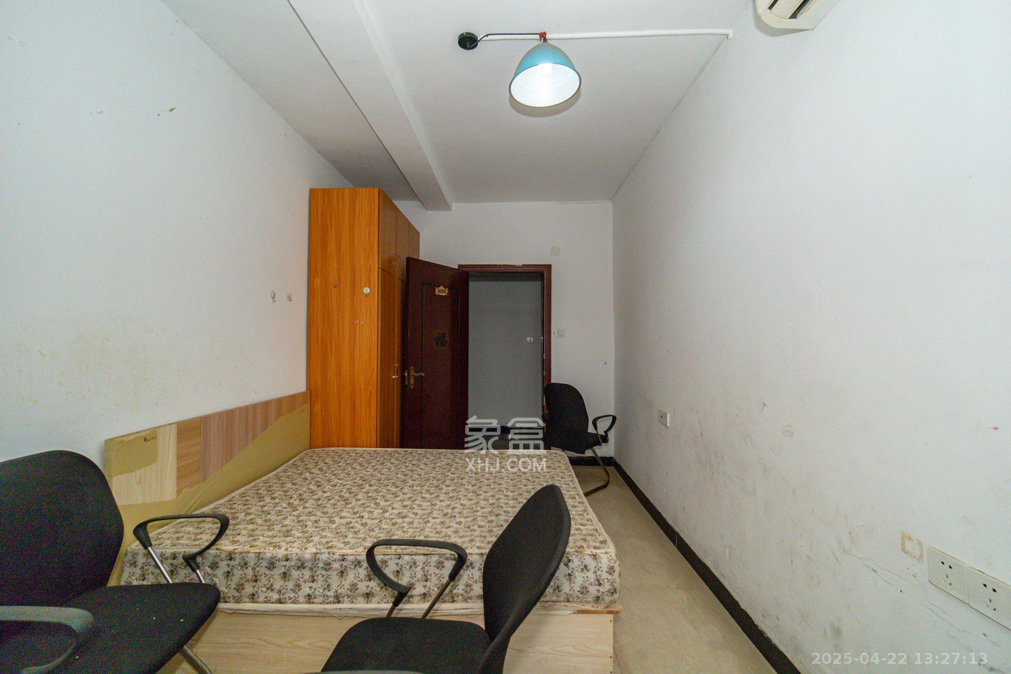 星沙二区  10室4厅4卫    328.0万 星沙二区  10室4厅4卫    328.0万卧室