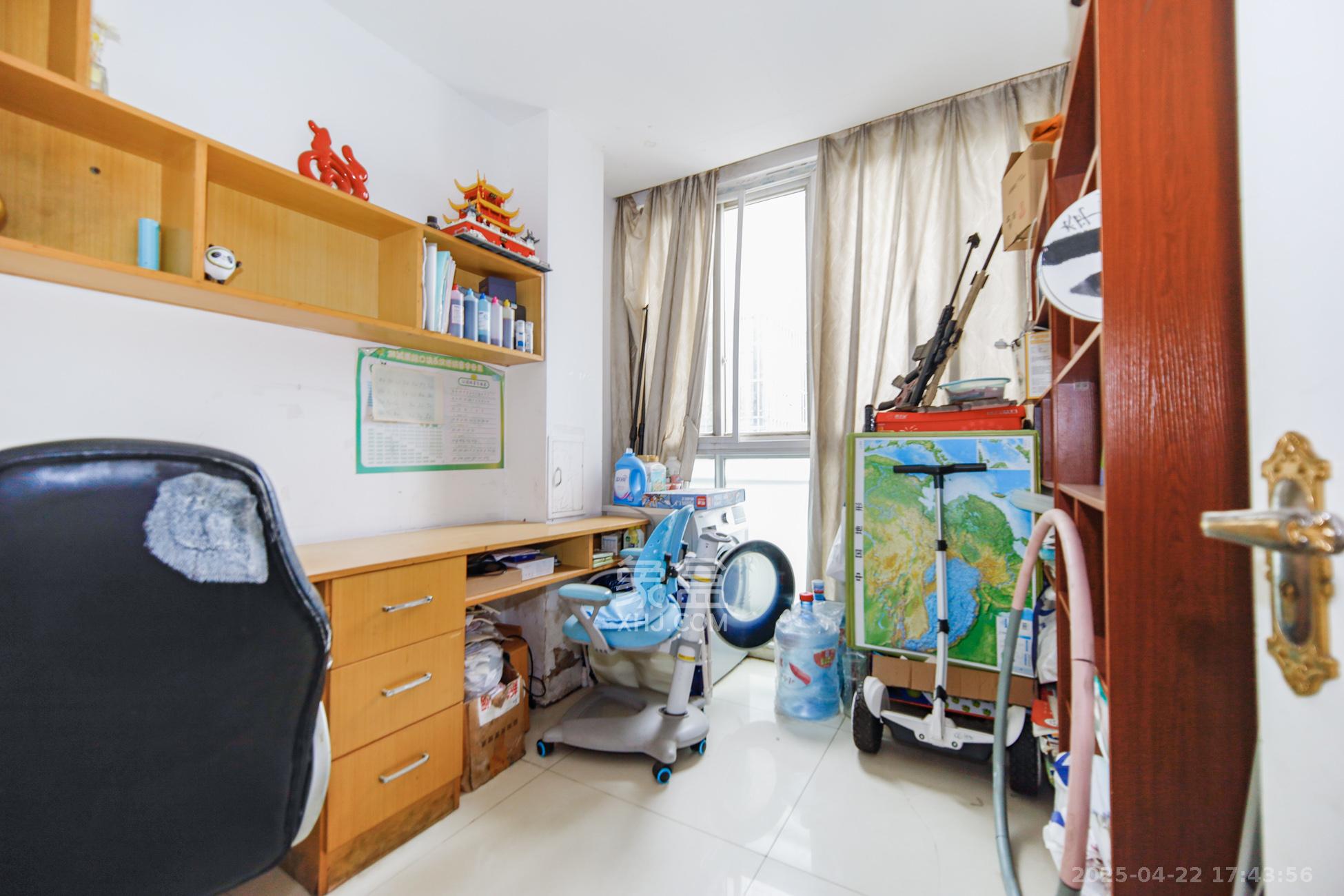 中建桂苑  4室2厅2卫   130.00万卧室