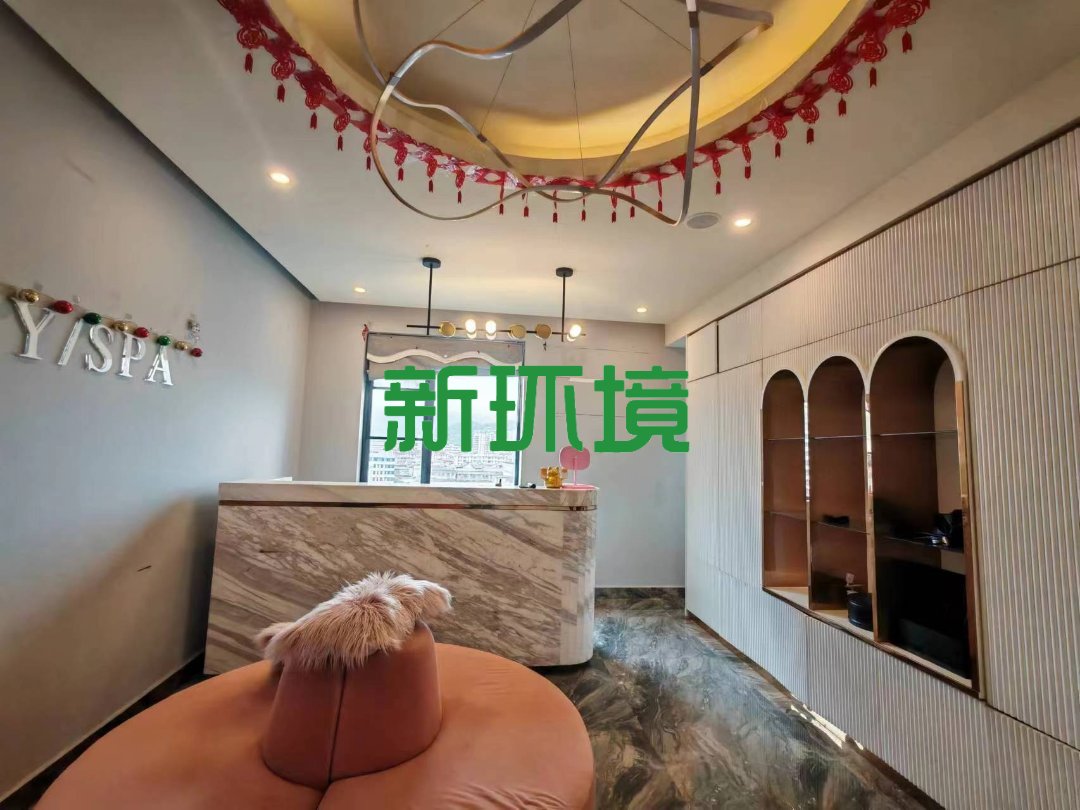 泊富广场  4室2厅2卫   99.00万客厅