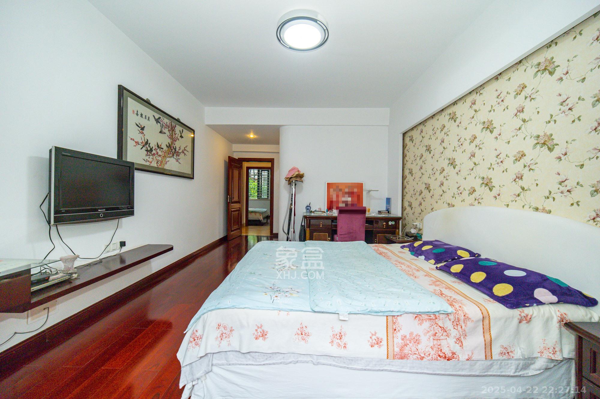 美林水郡  1室2厅1卫    228.0万 美林水郡  1室2厅1卫    228.0万卧室