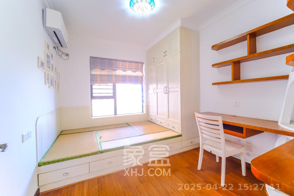 三一街区  3室2厅2卫   2200.00元/月室内图
