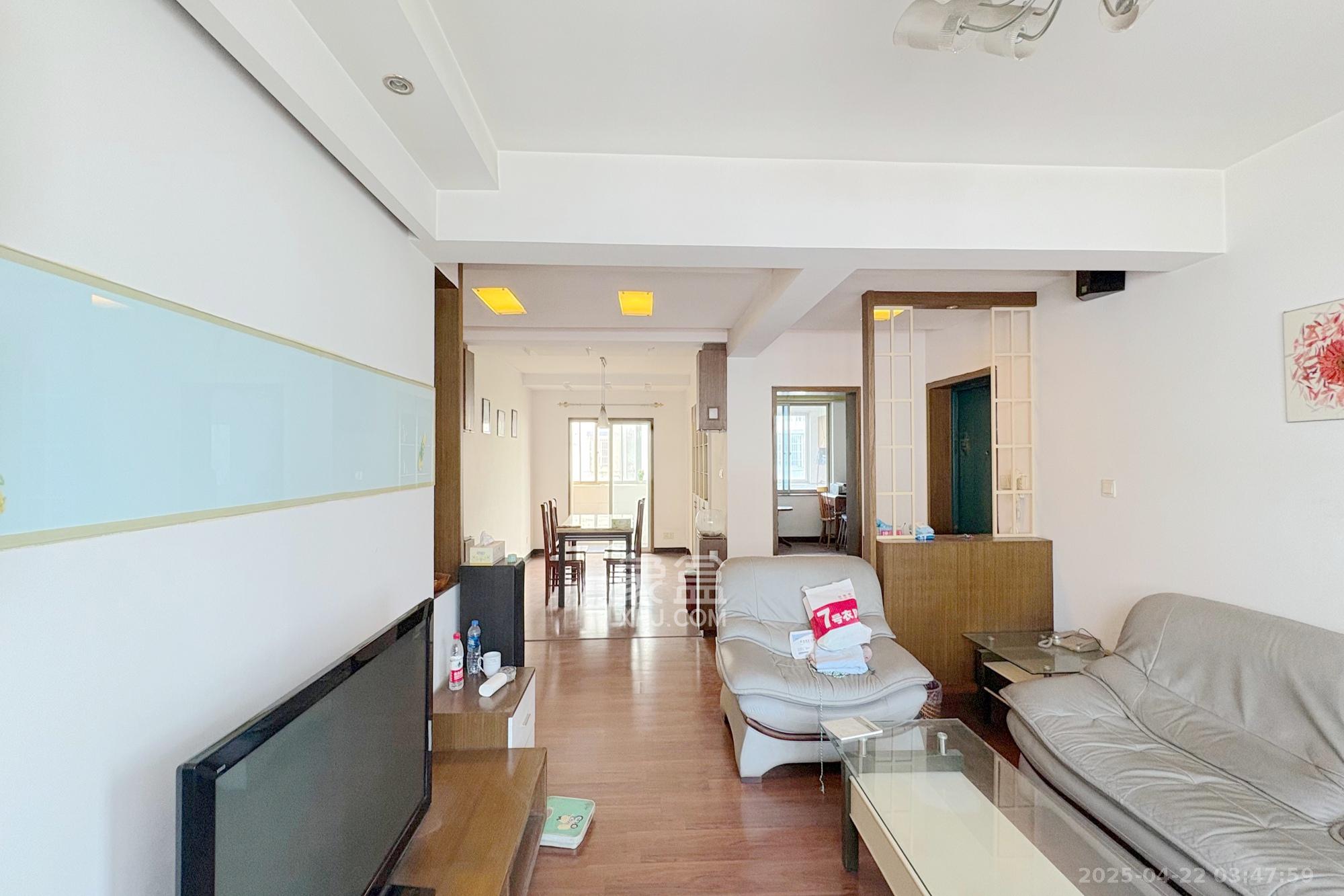 东南明苑 5室2厅2卫 88.8万 东南明苑 5室2厅2卫 88.8万客厅