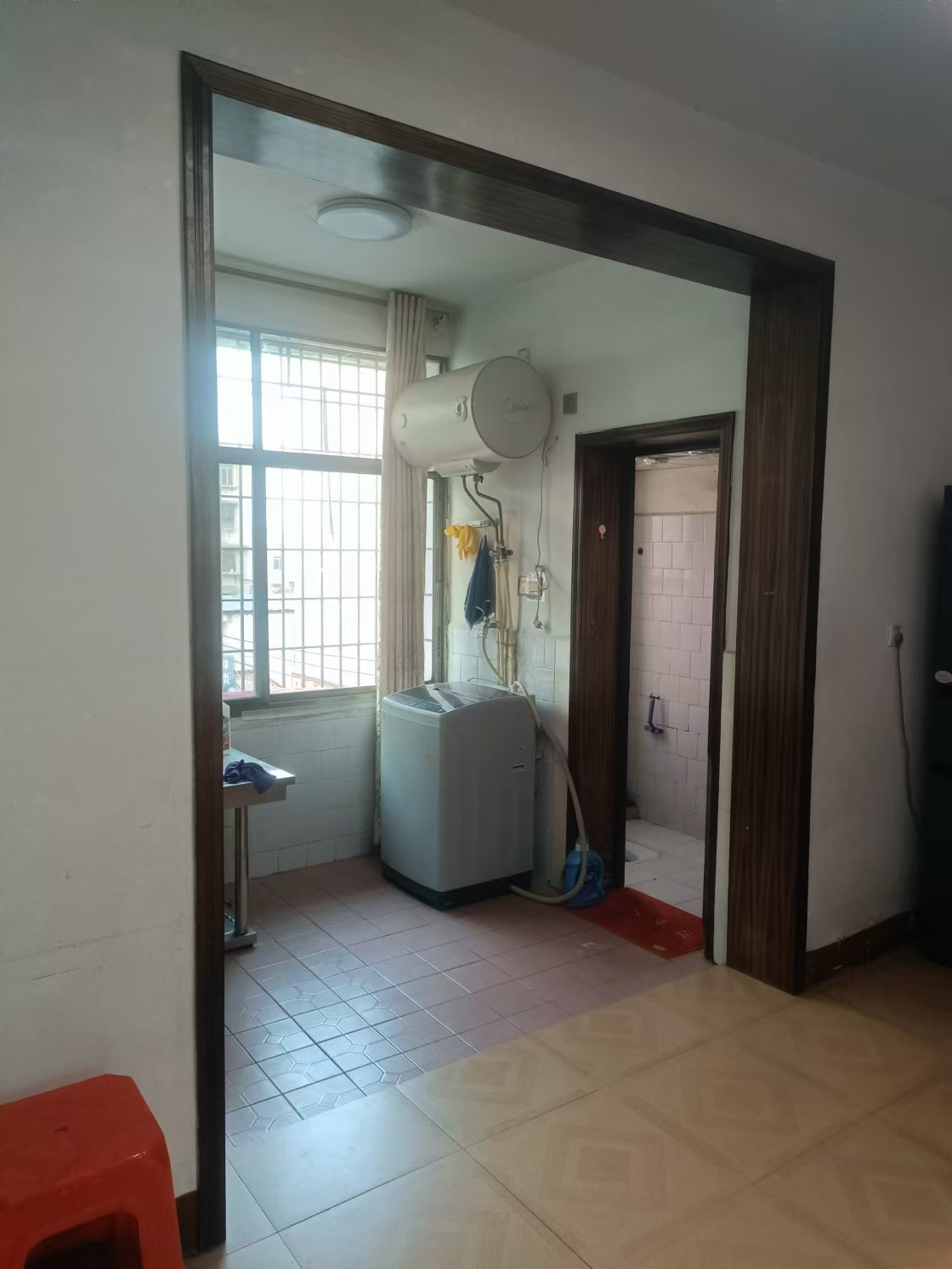 洞新市场  3室2厅2卫    23.8万 洞新市场  3室2厅2卫    23.8万客厅