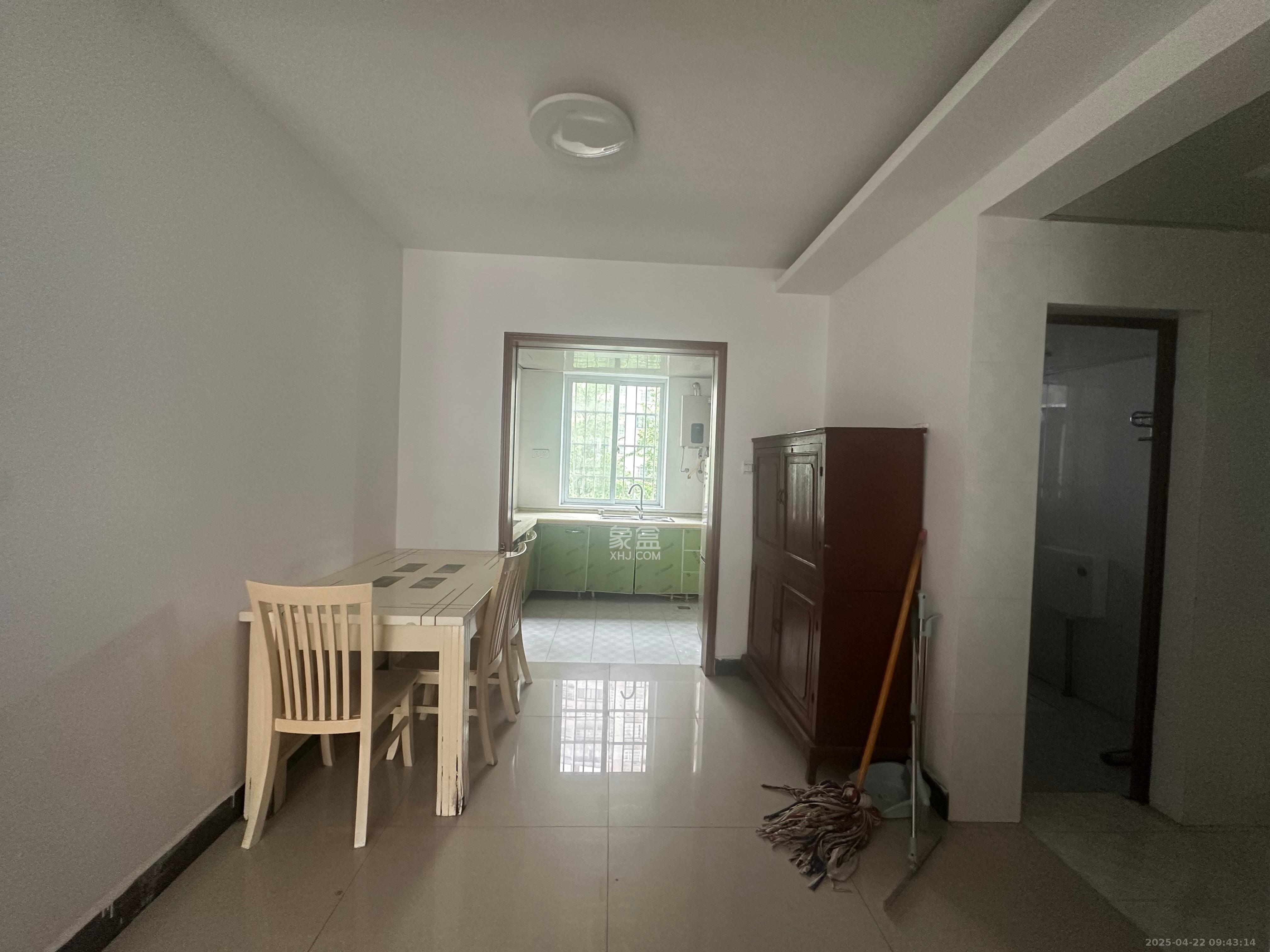 玛依拉山庄 3室2厅2卫 2500.0元/月 玛依拉山庄 3室2厅2卫 2500.0元/月室内图