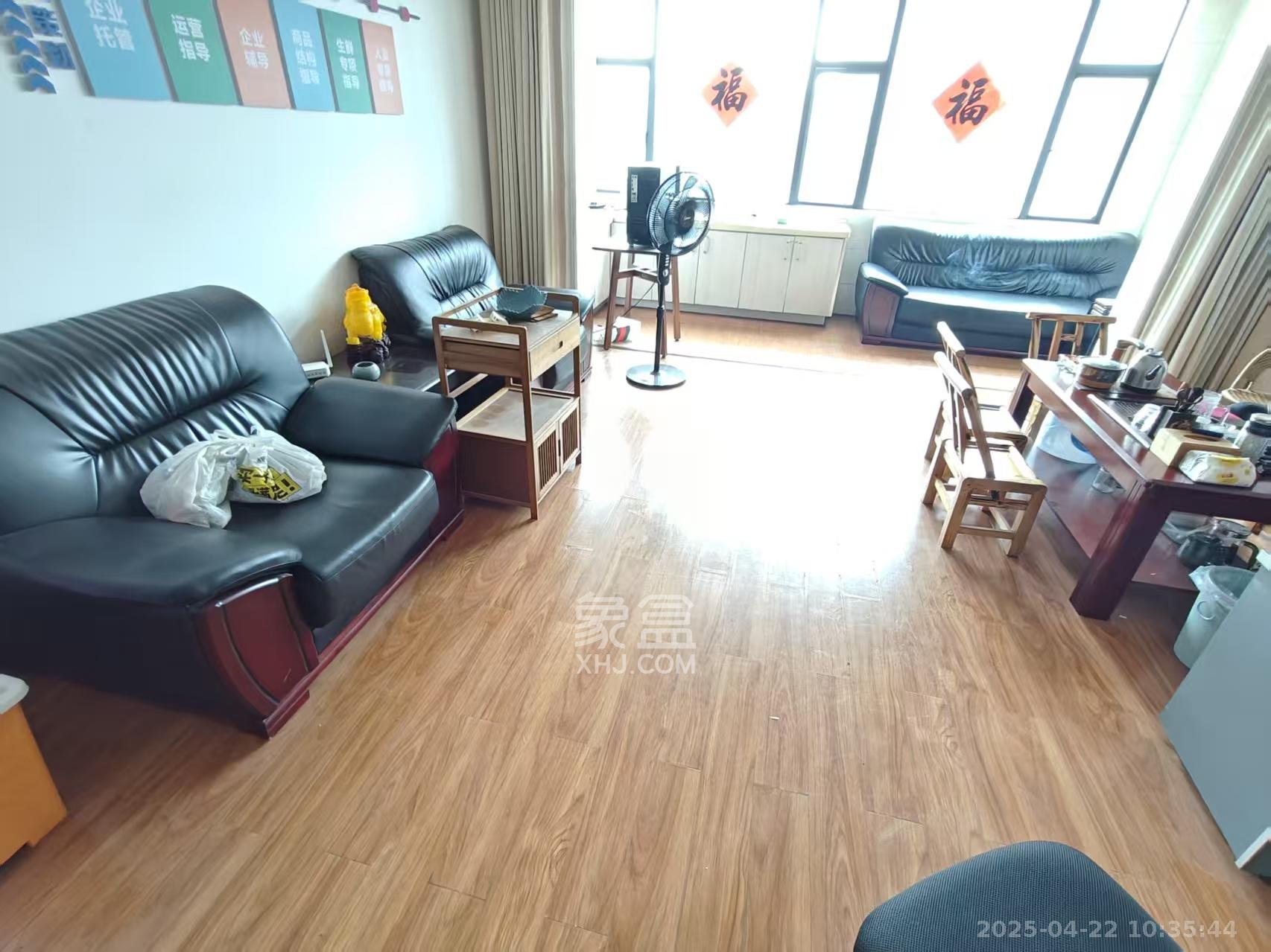 锦湘国际星城三期(锦绣苑) 1室1厅1卫 1500.0元/月 锦湘国际星城三期(锦绣苑) 1室1厅1卫 1500.0元/月室内图