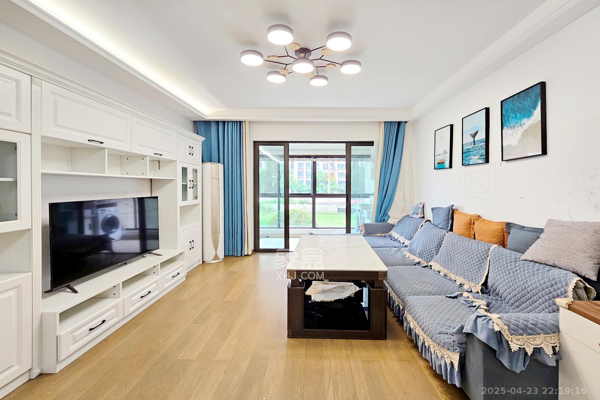 阳光城尚东湾青柠园 3室2厅2卫 105.00万 阳光城尚东湾青柠园 3室2厅2卫 105.00万客厅