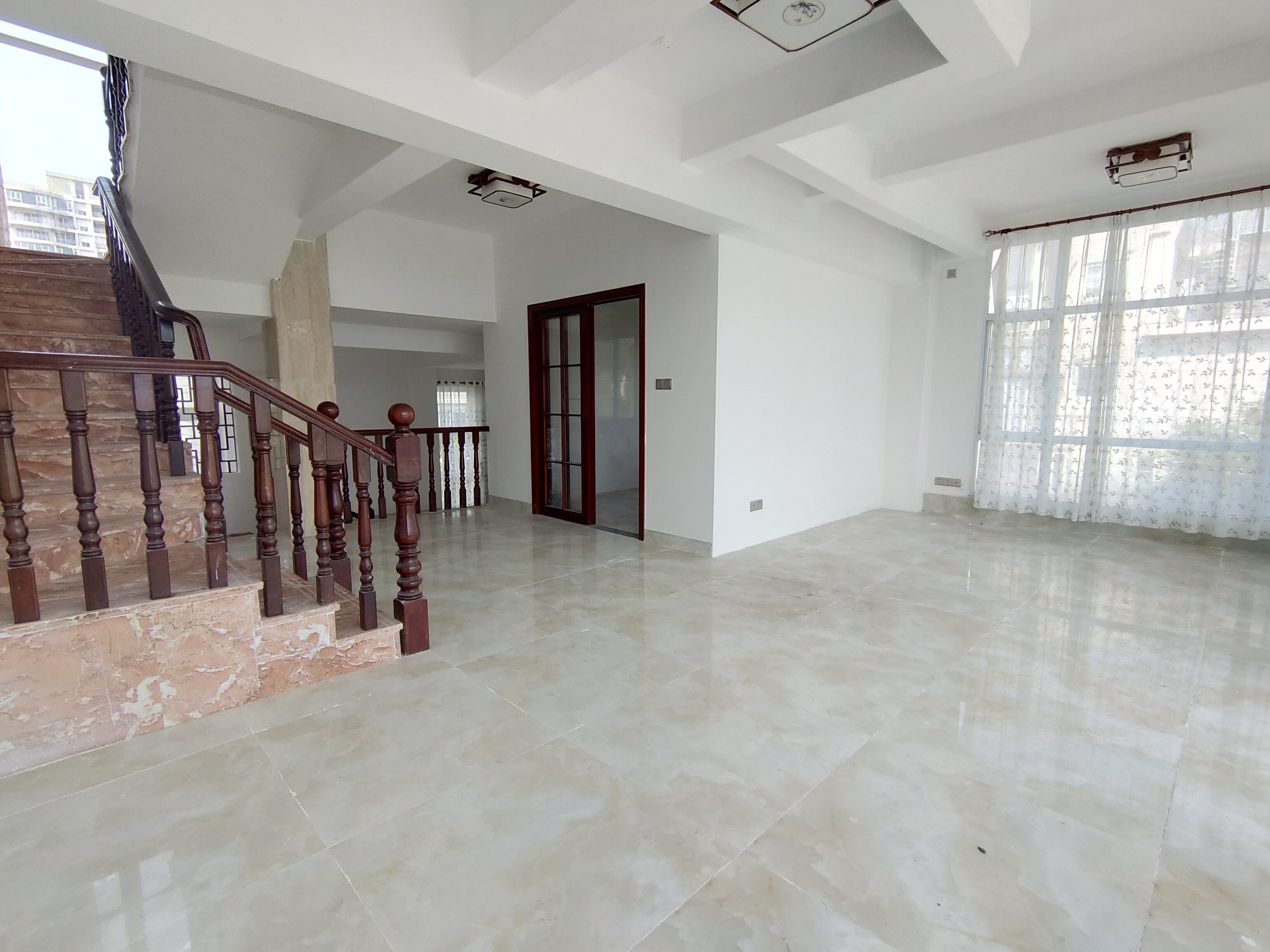 阳光西海岸一期(蓝天公寓别墅区) 3室2厅3卫 339.0万 阳光西海岸一期(蓝天公寓别墅区) 3室2厅3卫 339.0万室内图