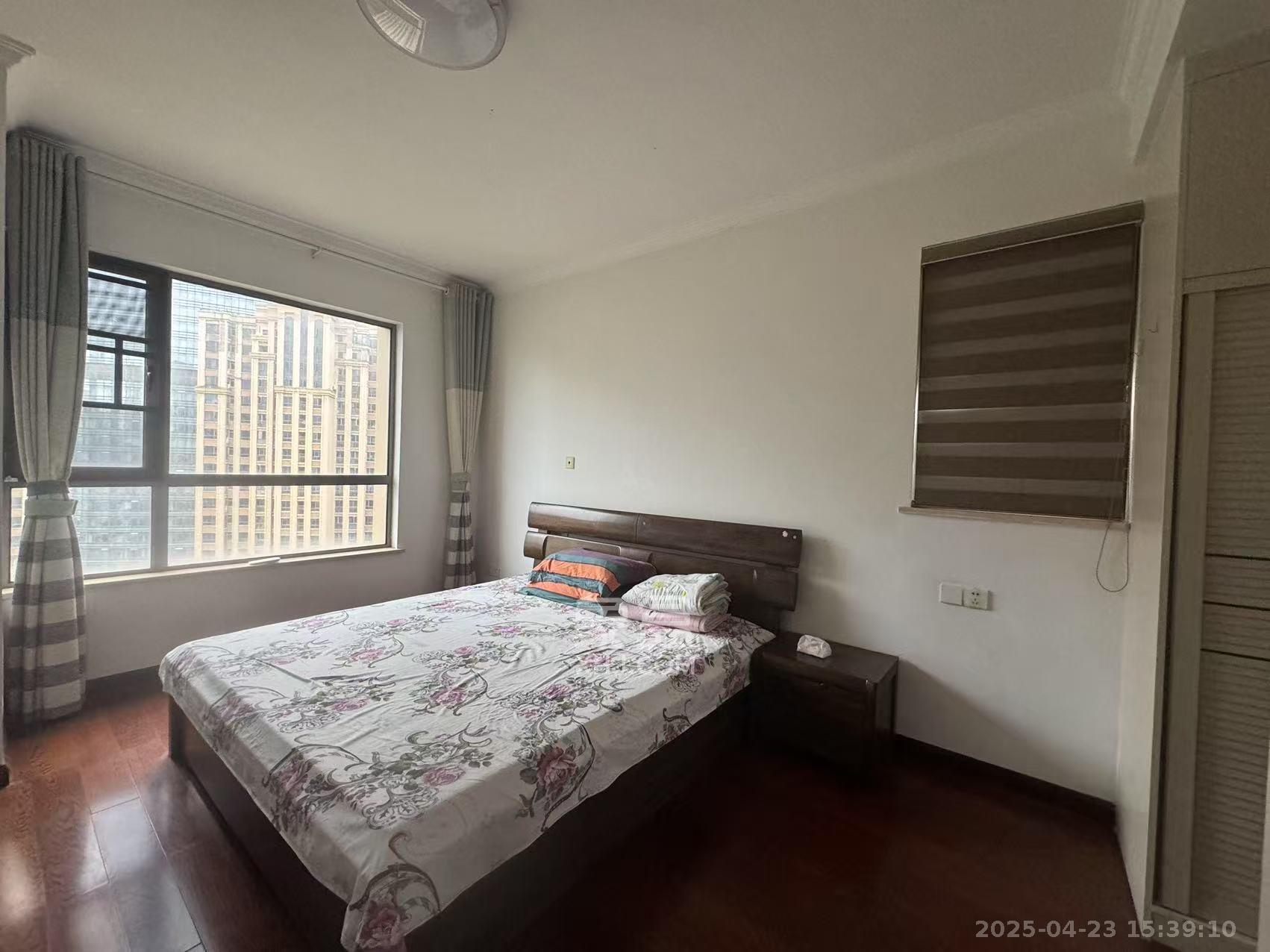 世茂铂翠湾一期 4室2厅2卫 3500.0元/月 世茂铂翠湾一期 4室2厅2卫 3500.0元/月室内图