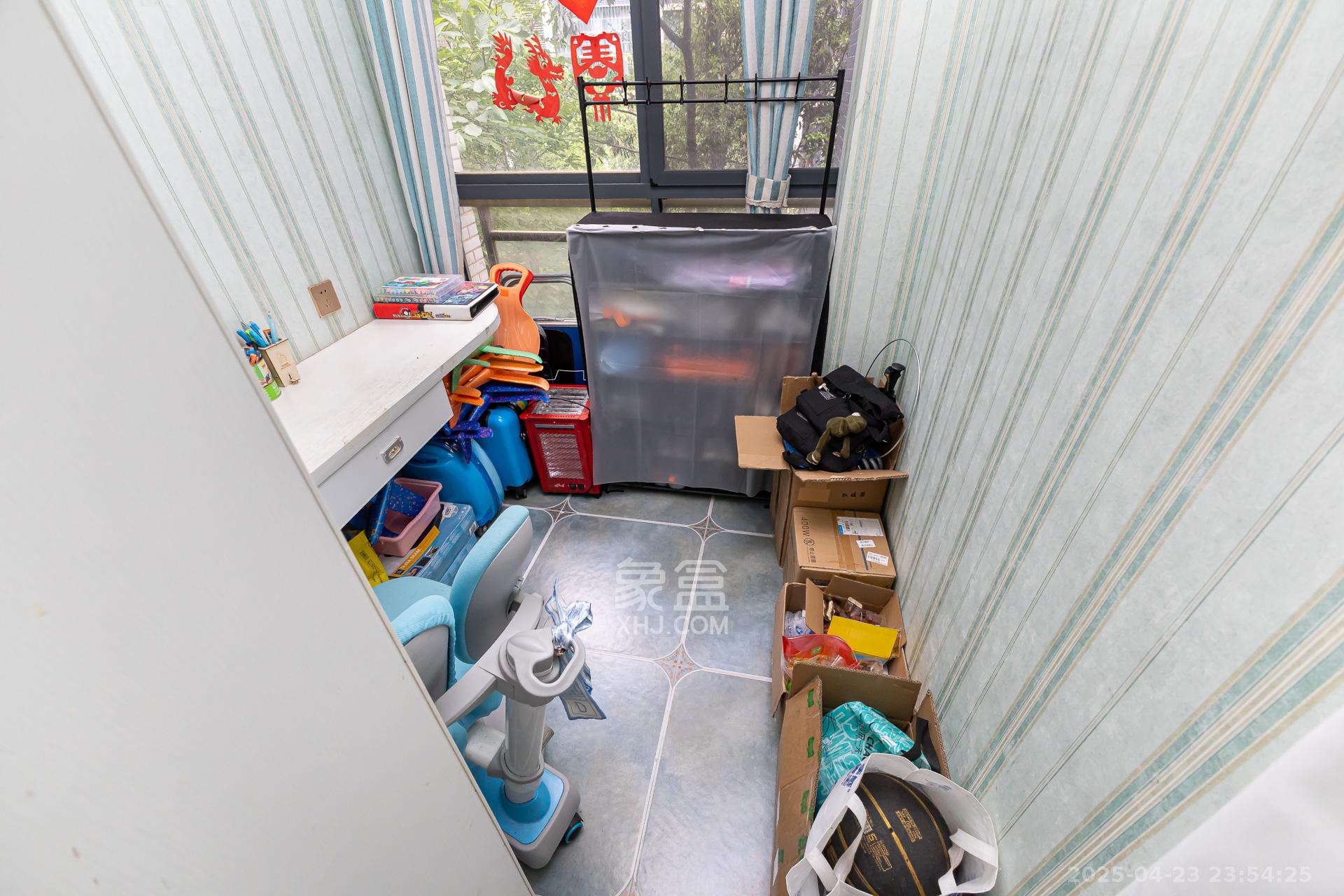 双盈卧龙湾 3室2厅2卫 90.0万 双盈卧龙湾 3室2厅2卫 90.0万阳台