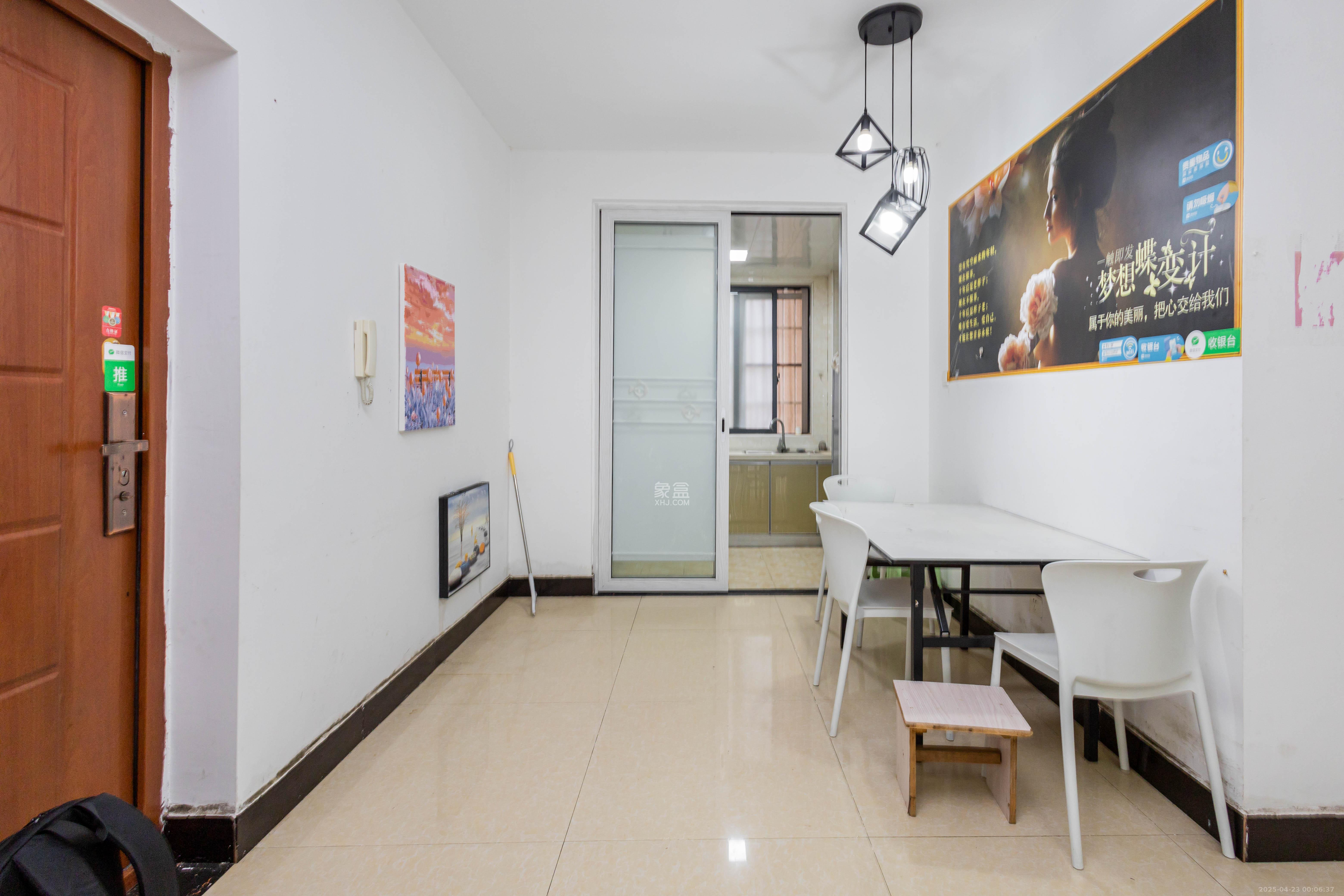 高林仕家 3室2厅2卫 81.88万 高林仕家 3室2厅2卫 81.88万客厅