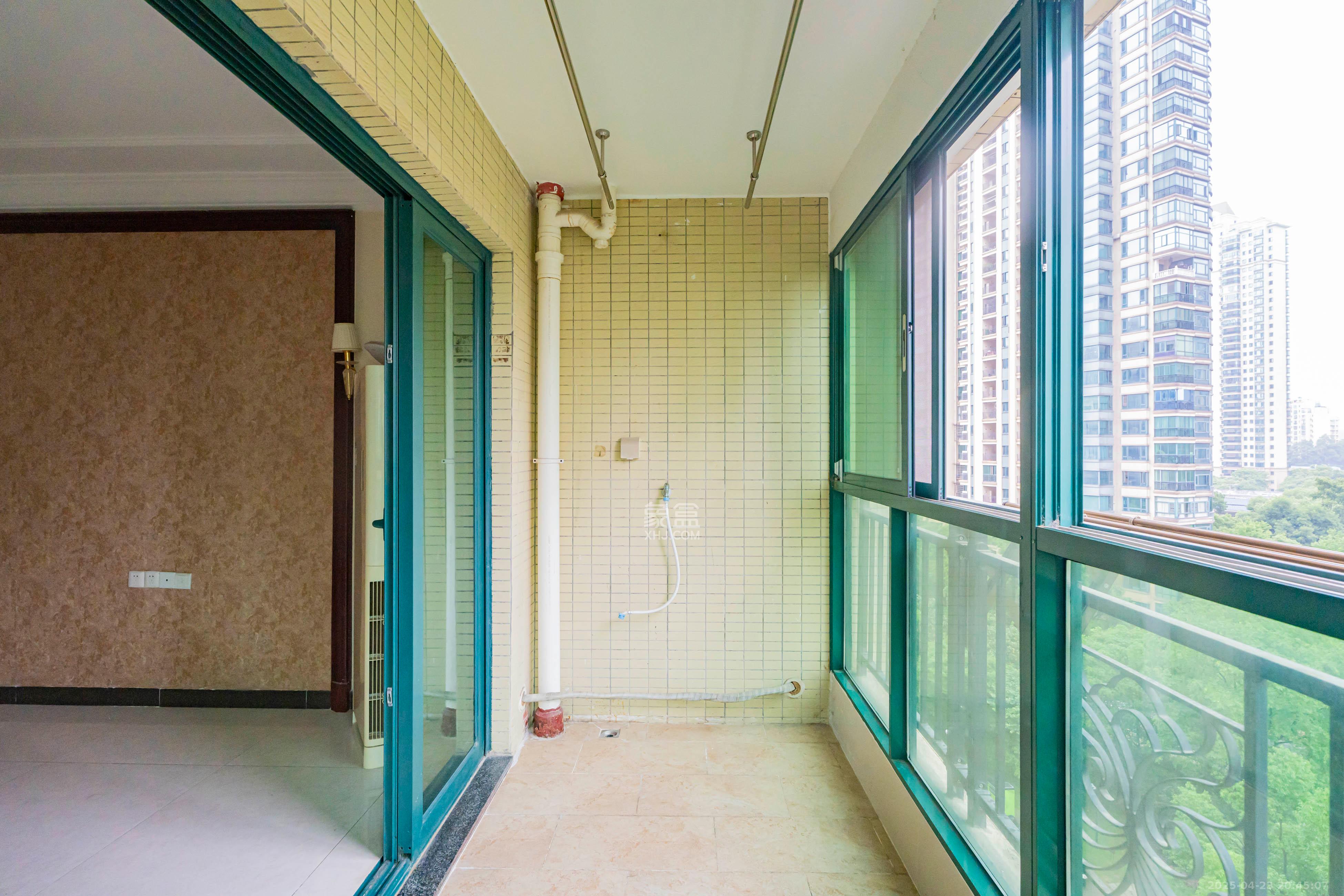 恒大雅苑 3室2厅1卫 93.8万 恒大雅苑 3室2厅1卫 93.8万阳台