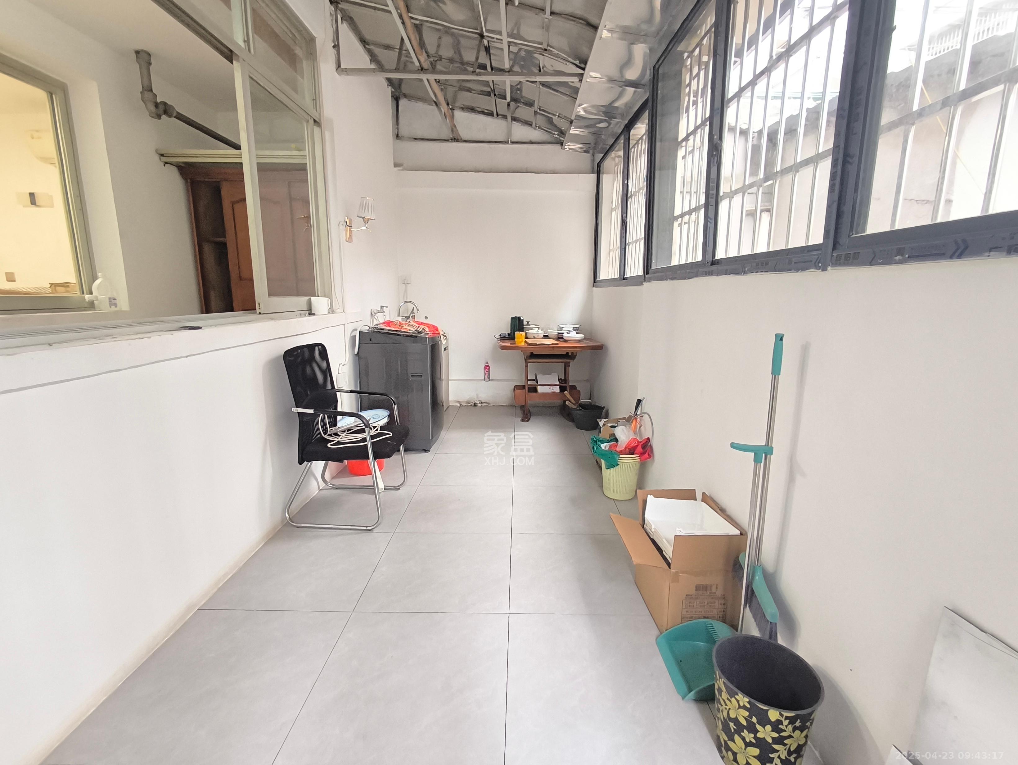 铜铝厂宿舍(居仁里11号)  1室1厅1卫    2500.0元/月 铜铝厂宿舍(居仁里11号)  1室1厅1卫    2500.0元/月室内图