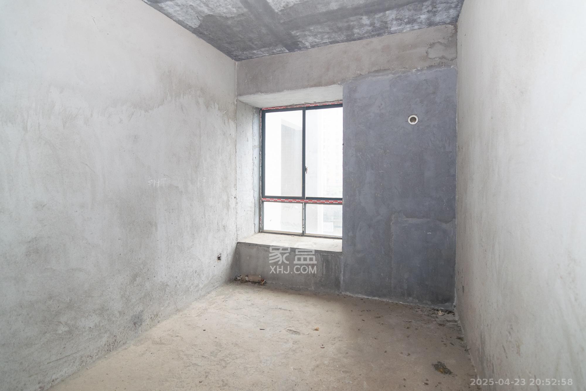 联诚国际城  4室2厅2卫    95.0万卧室