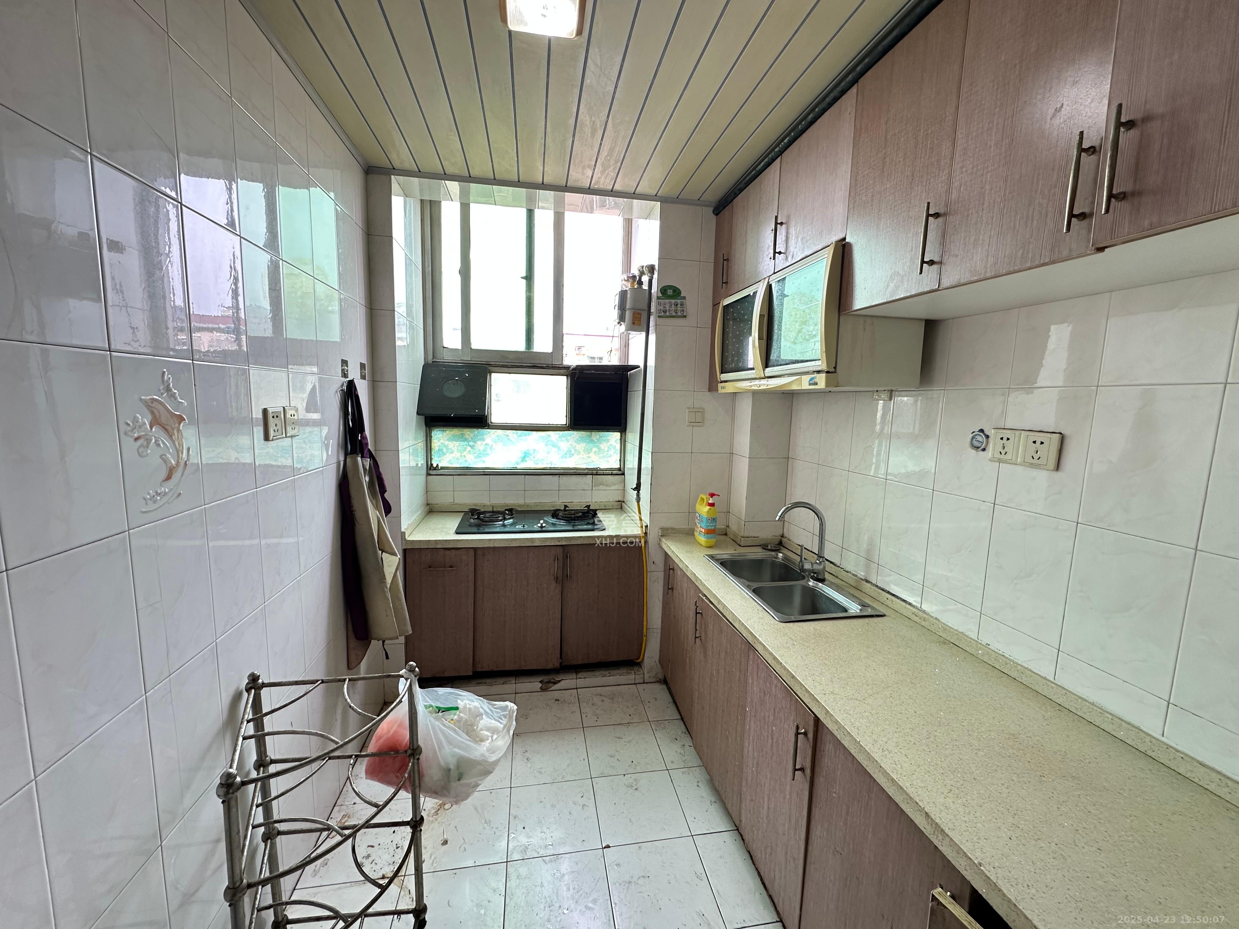 咸嘉新村嘉文苑 3室2厅2卫 2200.0元/月 咸嘉新村嘉文苑 3室2厅2卫 2200.0元/月室内图