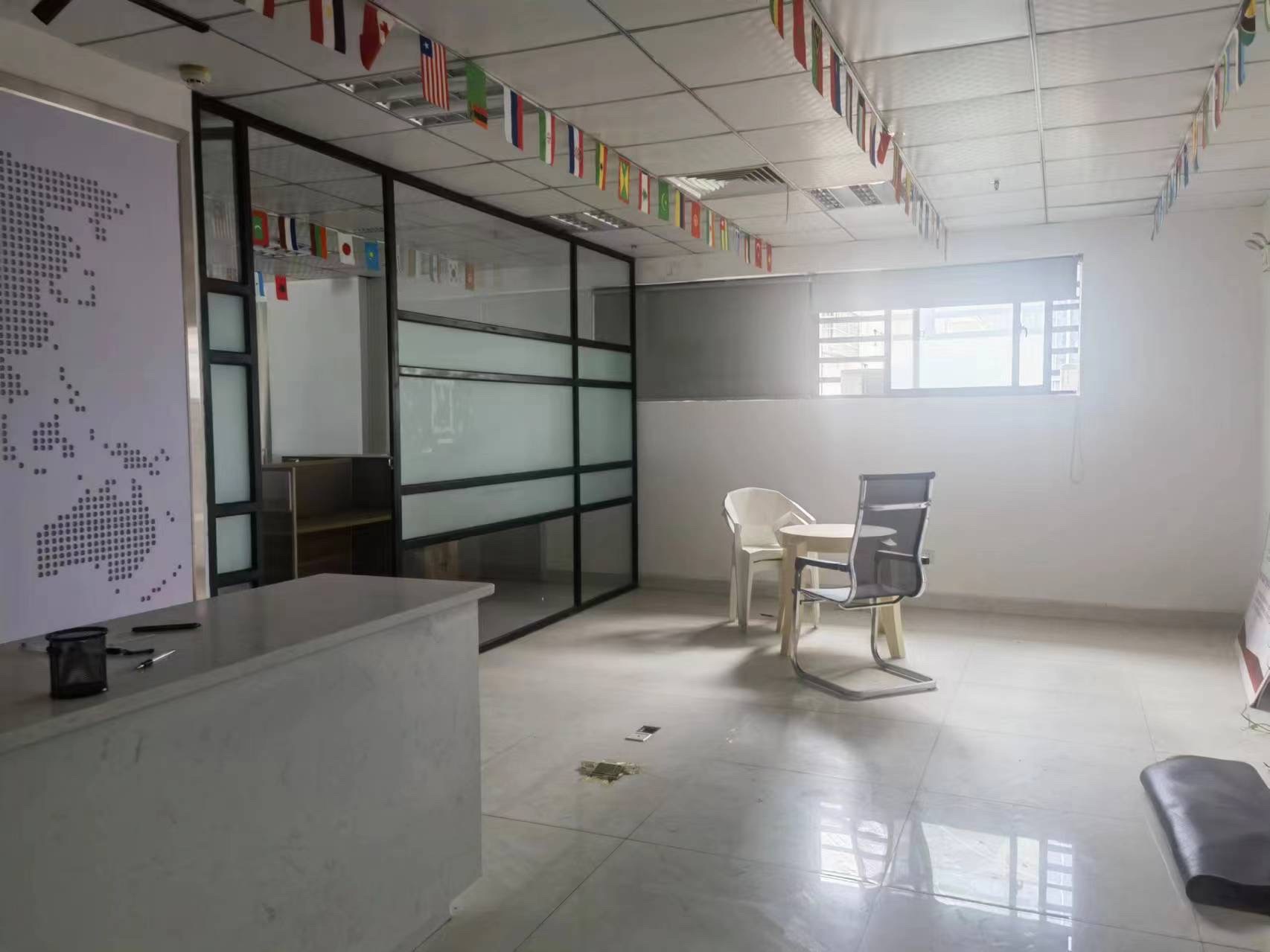 华厦银行(盛达景都商务大厦) 3室2厅0卫 14166.0元/月 华厦银行(盛达景都商务大厦) 3室2厅0卫 14166.0元/月室内图