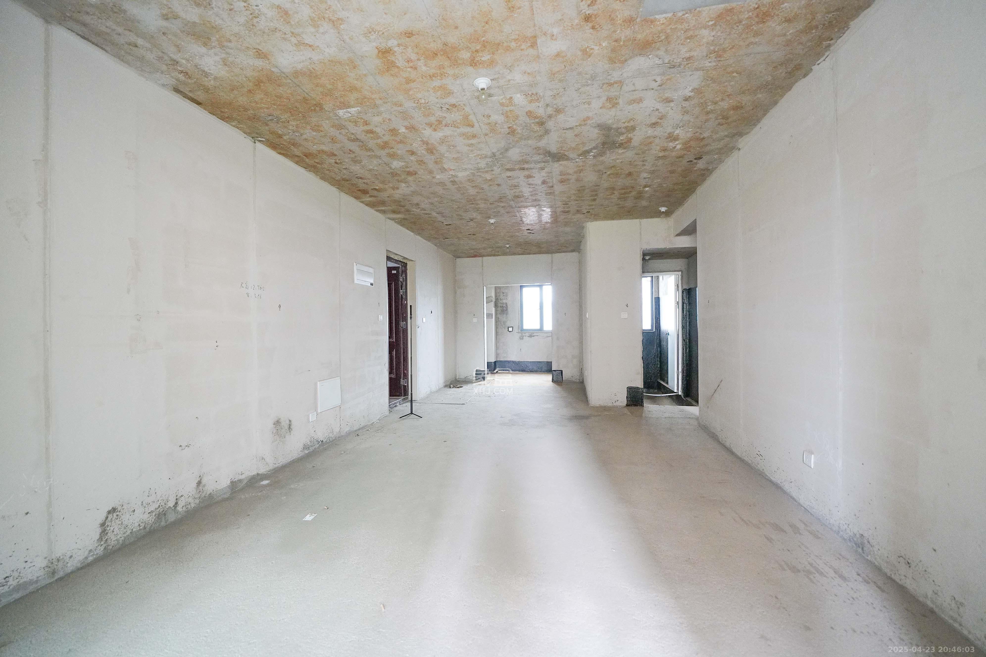 五矿万境蓝山 4室2厅2卫 121.0万 五矿万境蓝山 4室2厅2卫 121.0万客厅